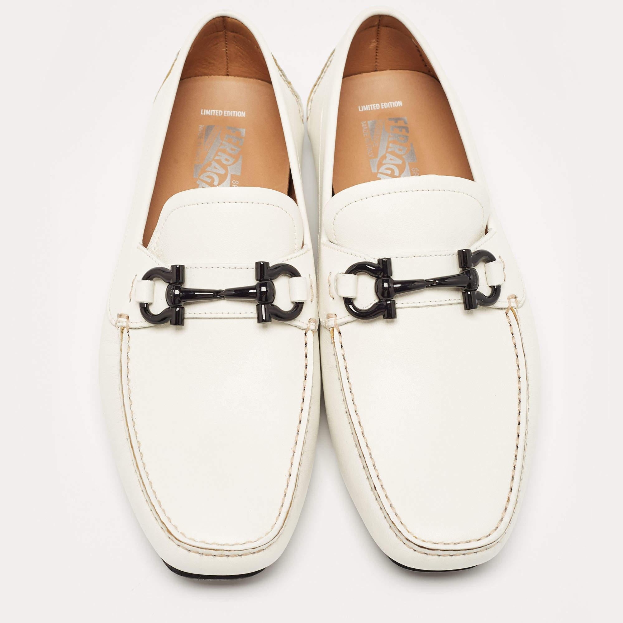 Salvatore Ferragamo White Leather Limited Edition Mason Loafers Size 41.5 In New Condition For Sale In Dubai, Al Qouz 2
