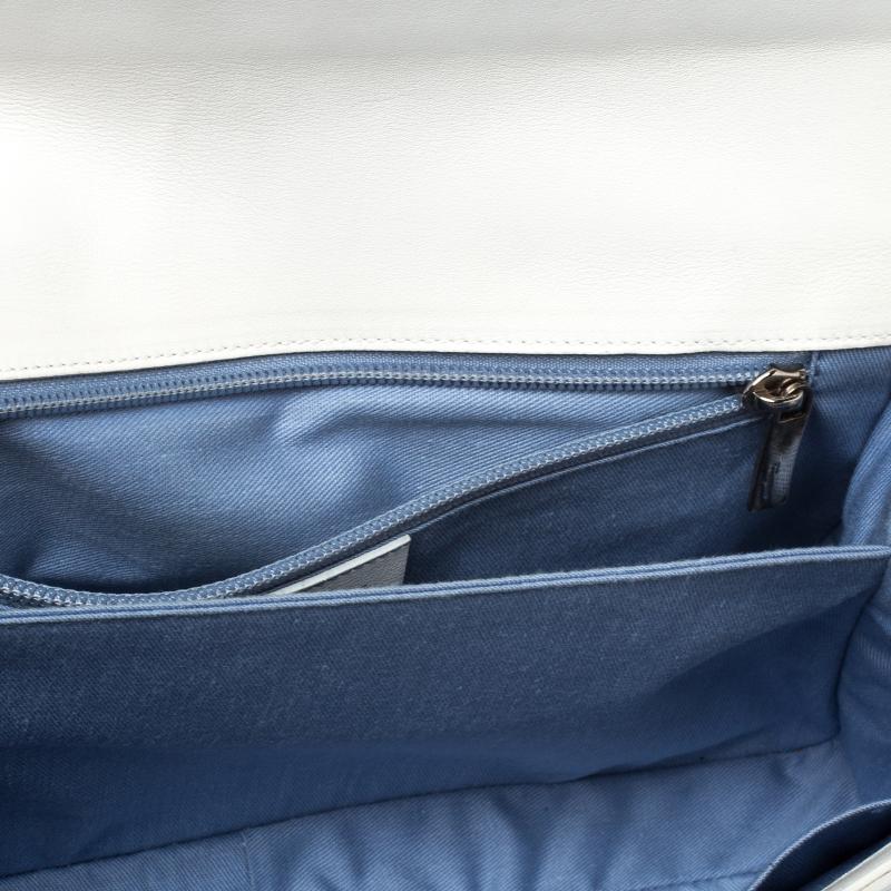 Salvatore Ferragamo Bolso con solapa y candado de piel blanco 5