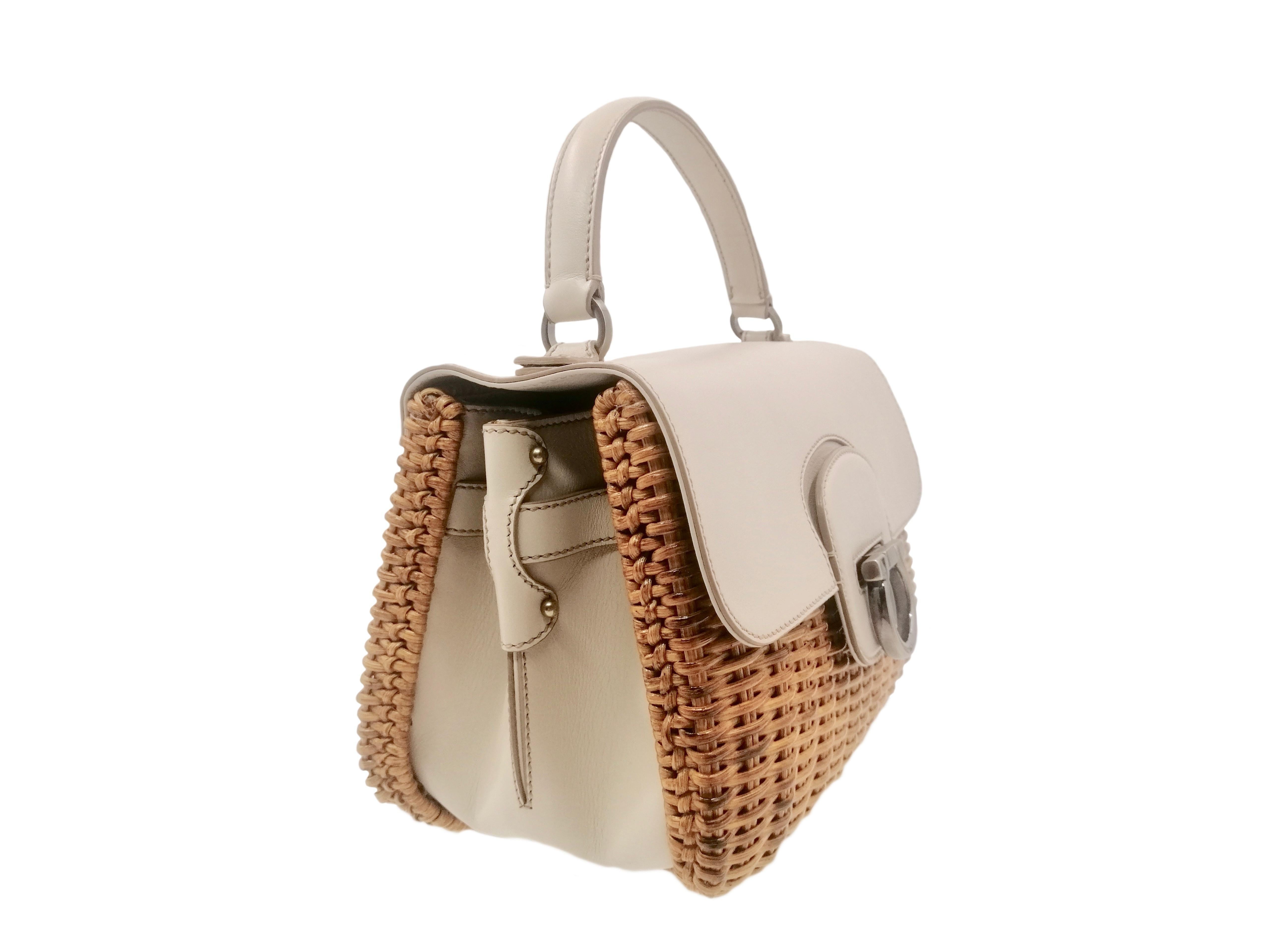 SALVATORE FERRAGAMO
natural wicker and white calce leather handle bag, satin silver hardware
measures:
Width cm. 25,5
High cm. 19
Excellent condition like new
No dustbag

