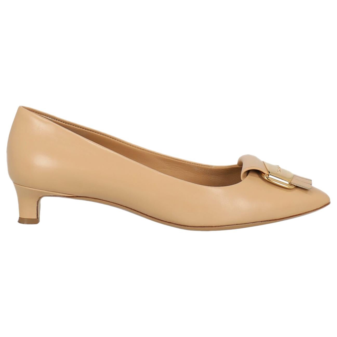 Salvatore Ferragamo Woman Pumps Beige Leather IT 39 For Sale