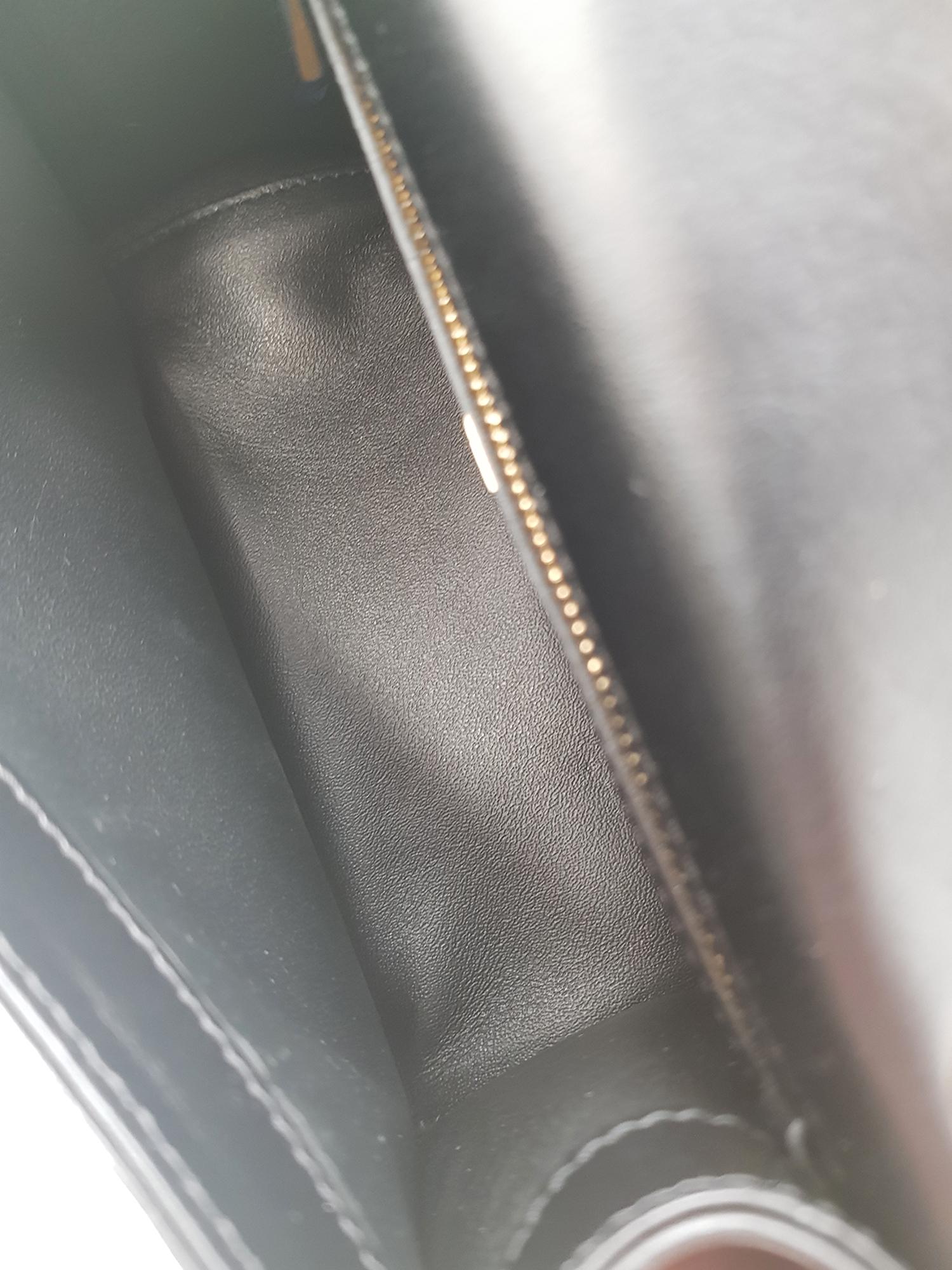 Women's Salvatore Ferragamo Woman Shoulder bag  Black Leather For Sale