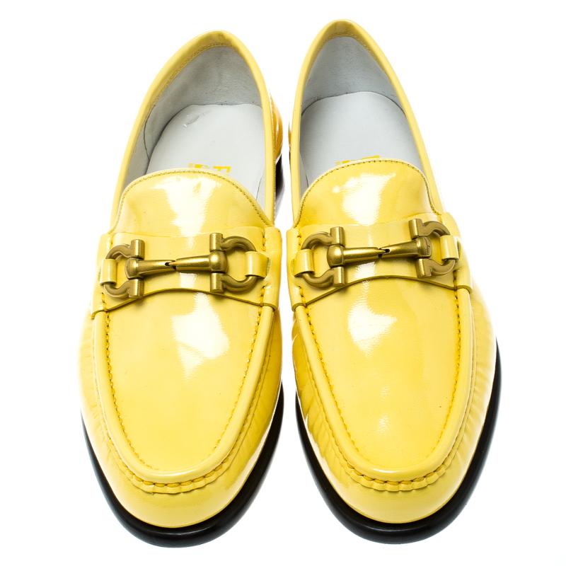 Salvatore Ferragamo Women Yellow Patent Leather Mason Gancio Bit Loafers Size 37 In New Condition In Dubai, Al Qouz 2