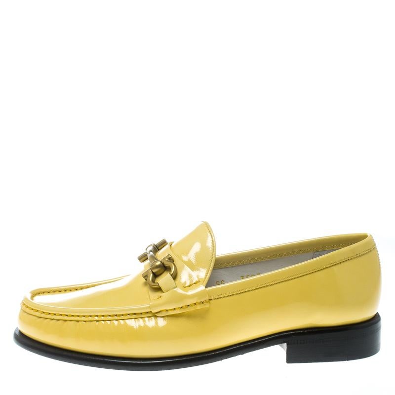 These Mason Gancio Bit loafers from Salvatore Ferragamo are beautifully crafted in plush yellow leather with the Horsebit detail in gold-tone hardware accented on the vamps. Equipped with leather-lined insoles and low heels, you can slip on these