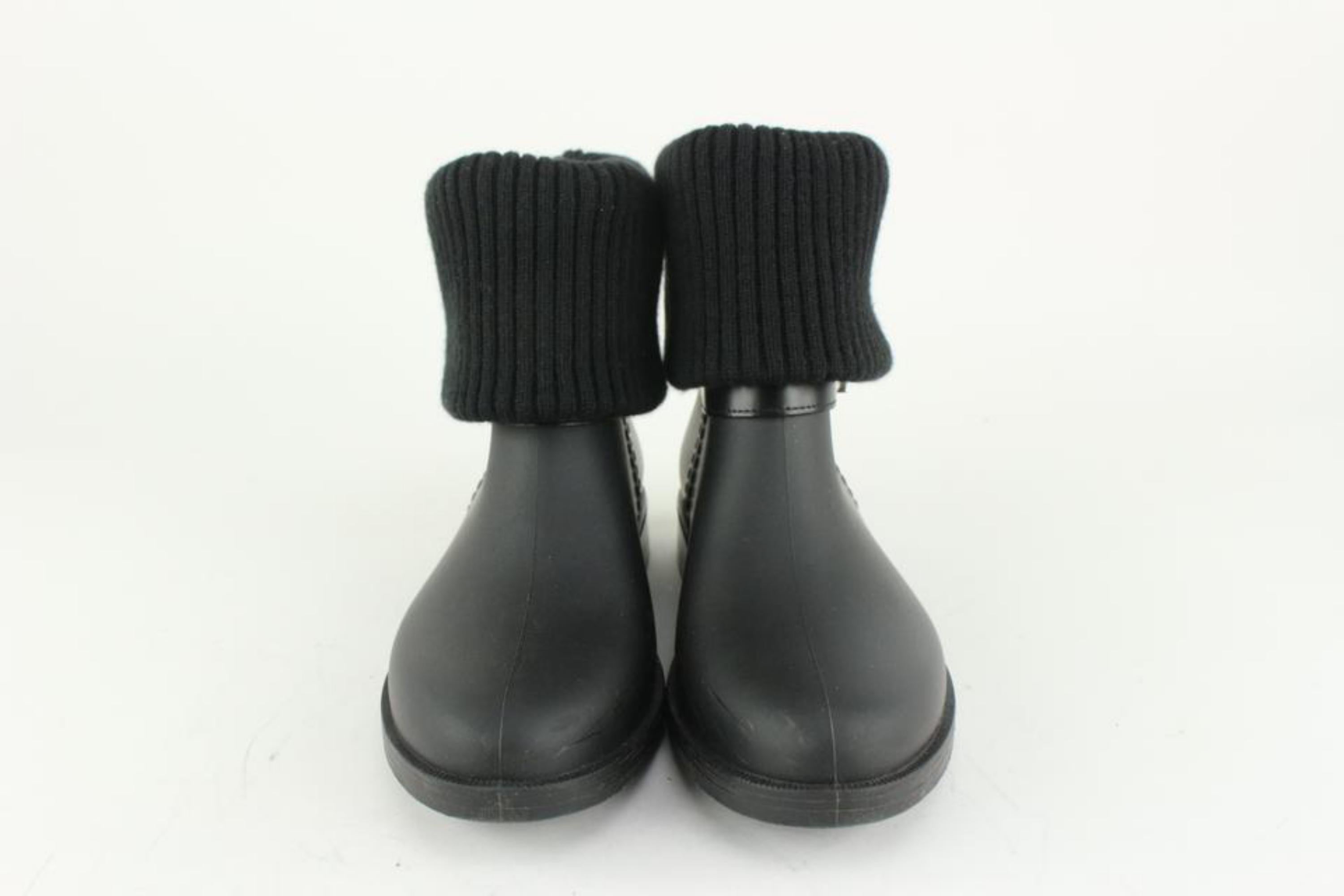 Salvatore Ferragamo Women's Size 6 Black Rubber Thordis Rain Boot Gancini Logo  In Excellent Condition For Sale In Dix hills, NY