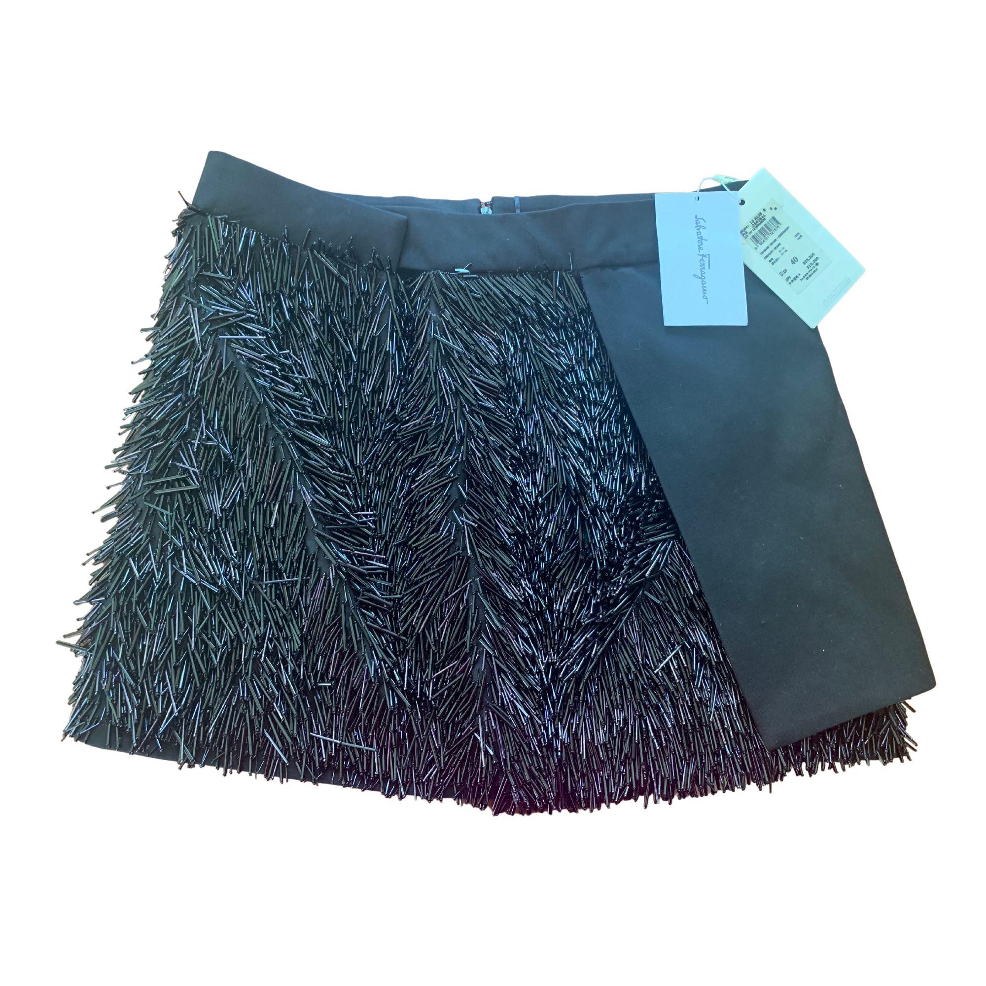 Salvatore Ferragamo Wool Mini Skirt (Small  US 4) In Excellent Condition In Montreal, Quebec