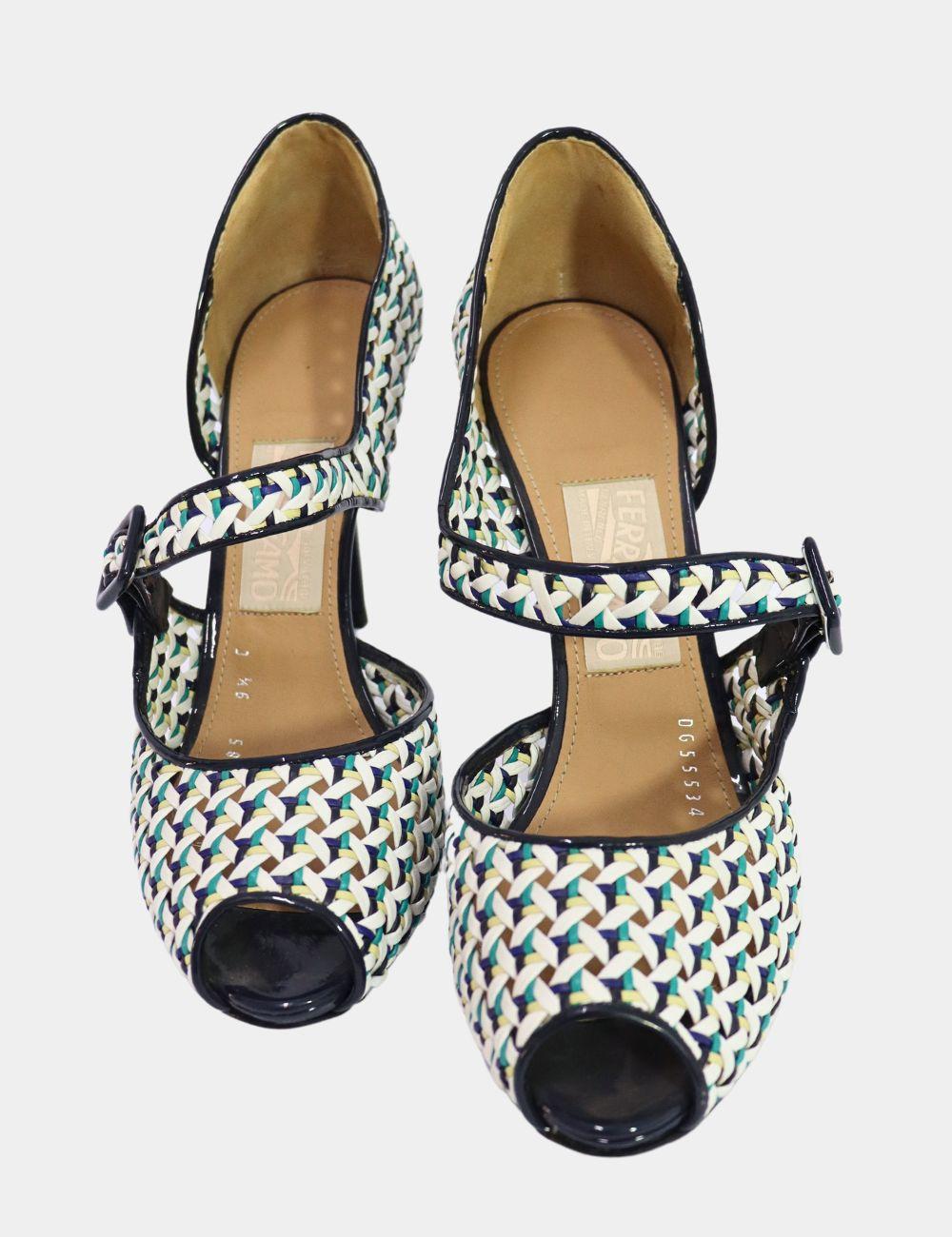 Salvatore Ferragamo Woven Pumps Size US 9.5 In Excellent Condition In Amman, JO