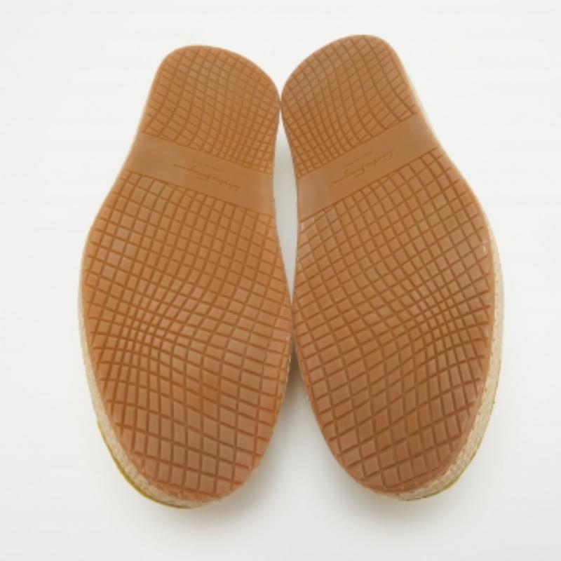 Jaune Salvatore Ferragamo Espadrilles Lampedusa en crocodile jaune Taille 43 en vente