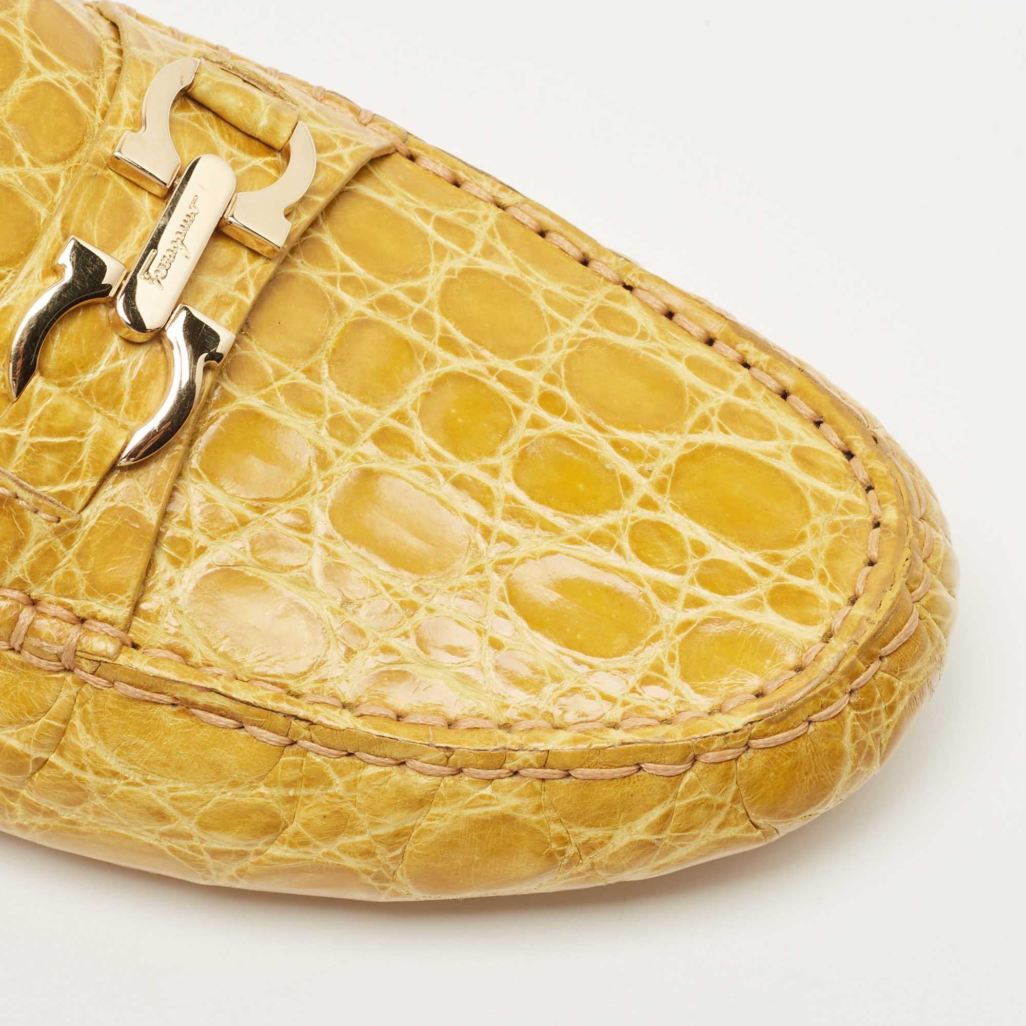 Salvatore Ferragamo Yellow Crocodile Vera Loafers  In New Condition In Dubai, Al Qouz 2