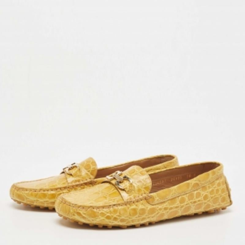 Jaune Salvatore Ferragamo Yellow Crocodile Vera Loafers Size 40.5 en vente