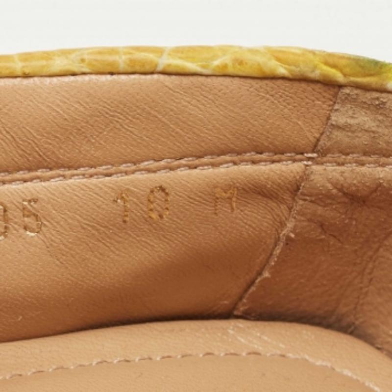 Salvatore Ferragamo Yellow Crocodile Vera Loafers Size 40.5 en vente 4
