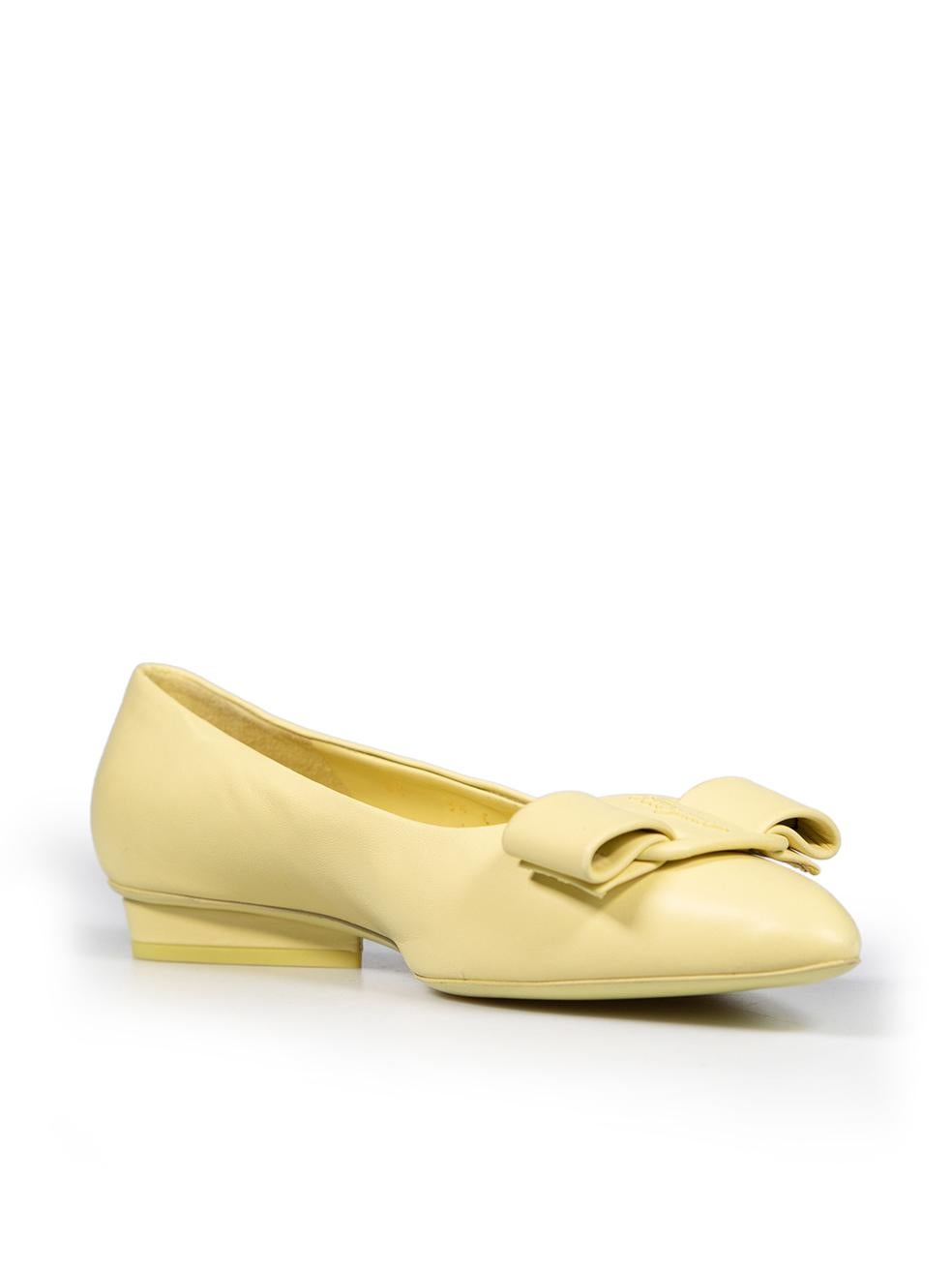 CONDITION is Very good. Minimal wear to ballet flats is evident. Light abrasions to the leather around the right side upper edge and pointed tip, left side heel seam edge and back of heels on this used Salvatore Ferragamo designer resale item.
 
 
