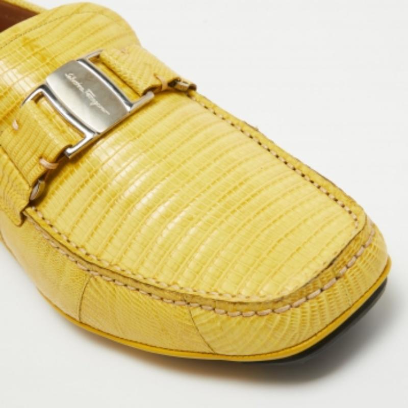 Salvatore Ferragamo Mocassins en lézard jaune Sardegna Taille 43 Bon état - En vente à Dubai, Al Qouz 2