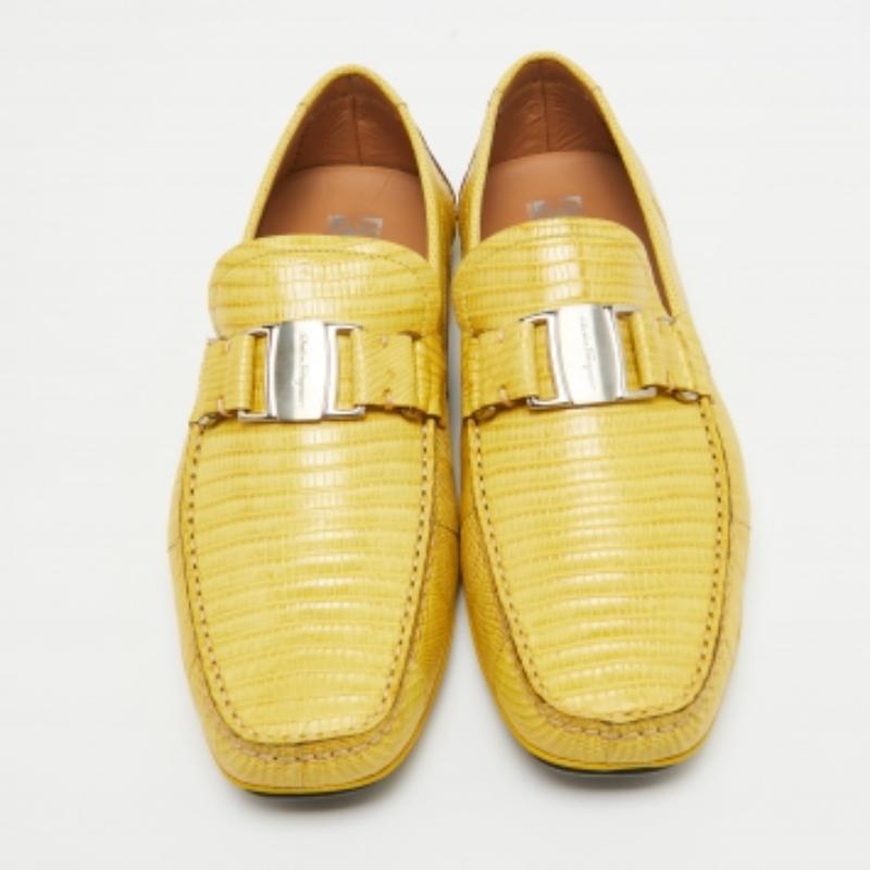 Salvatore Ferragamo Mocassins en lézard jaune Sardegna Taille 43 en vente 2