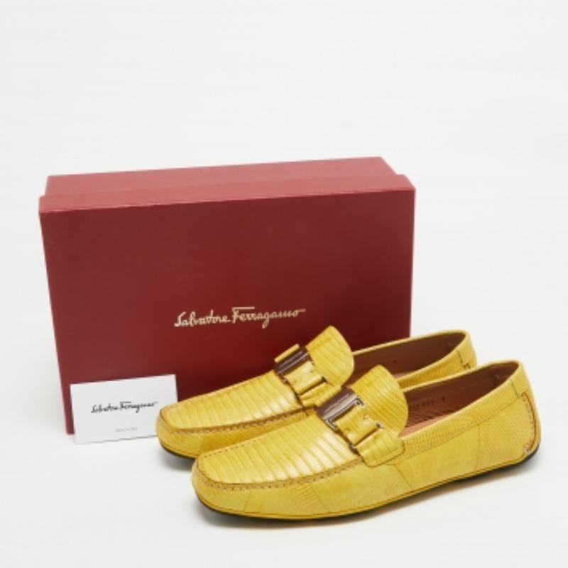 Salvatore Ferragamo Mocassins en lézard jaune Sardegna Taille 43 en vente 4