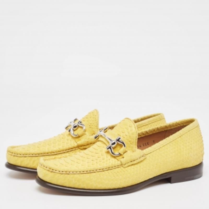 Salvatore Ferragamo Mason Loafers en python jaune Taille 41 Bon état - En vente à Dubai, Al Qouz 2