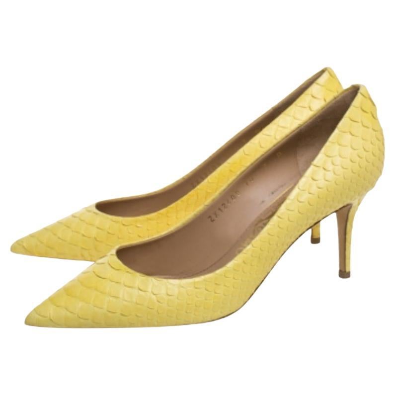 Outline a sophisticated look in these Susi pumps from Salvatore Ferragamo. The yellow pumps have been crafted from python and styled with pointed toes and 7.5 cm heels. They are endowed with comfortable leather-lined insoles and will prove to be an