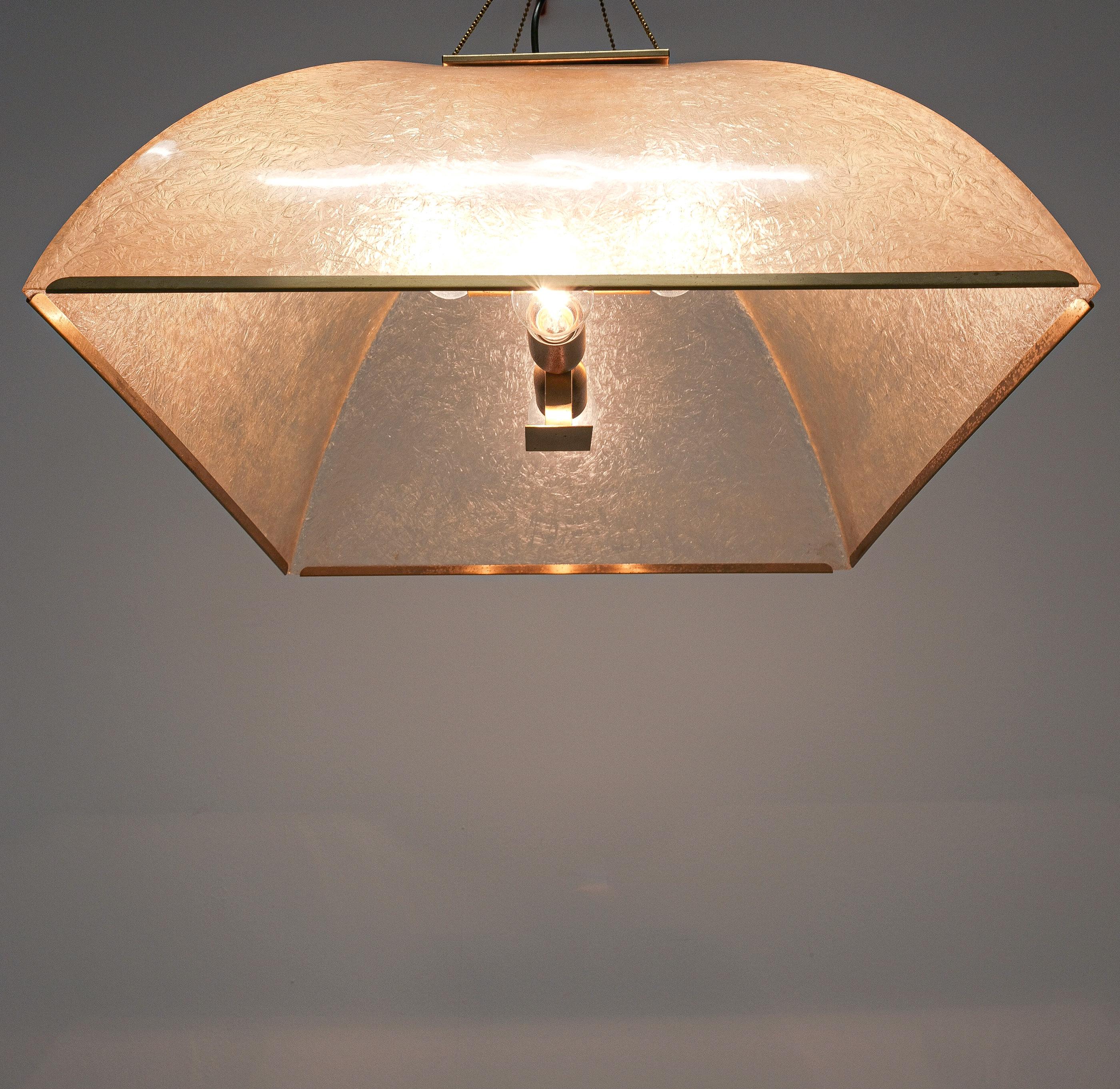 Italian Salvatore Gregorietti Chandelier in Fiberglass and Brass, circa 1970 For Sale