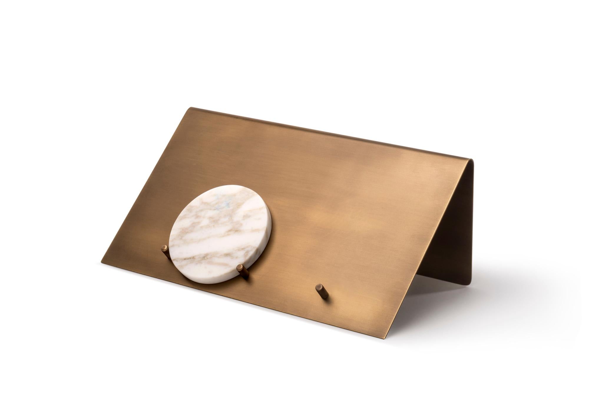 Salvatori Balancing Letter Holder in Calacatta Vagli & Brass by Studiocharlie For Sale