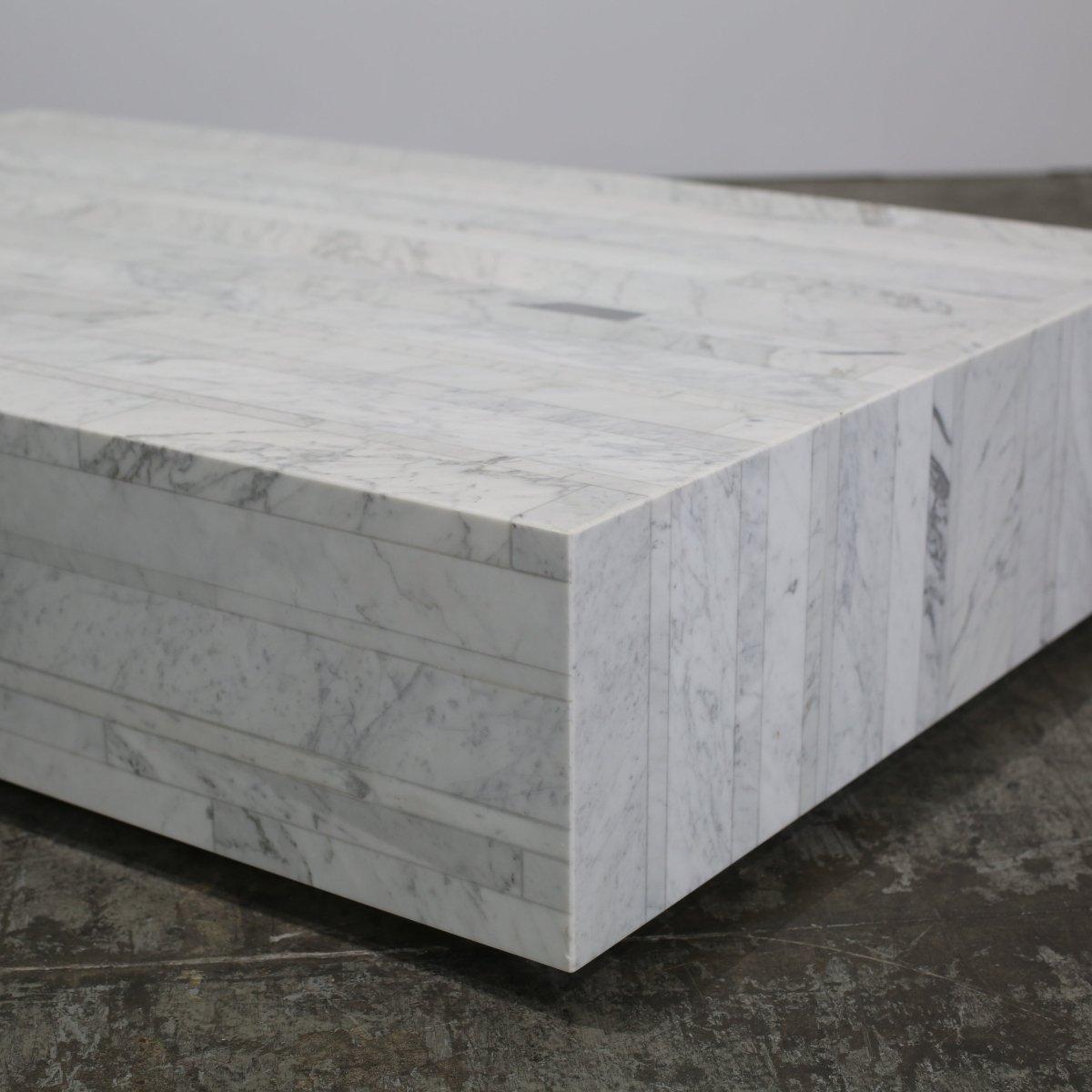 Presentamos la Mesa de centro Bespoke de Salvatori, un complemento impresionante para cualquier salón de lujo. Elaborada con la máxima atención al detalle, esta mesa de centro es una auténtica obra maestra. El diseño elegante y moderno se