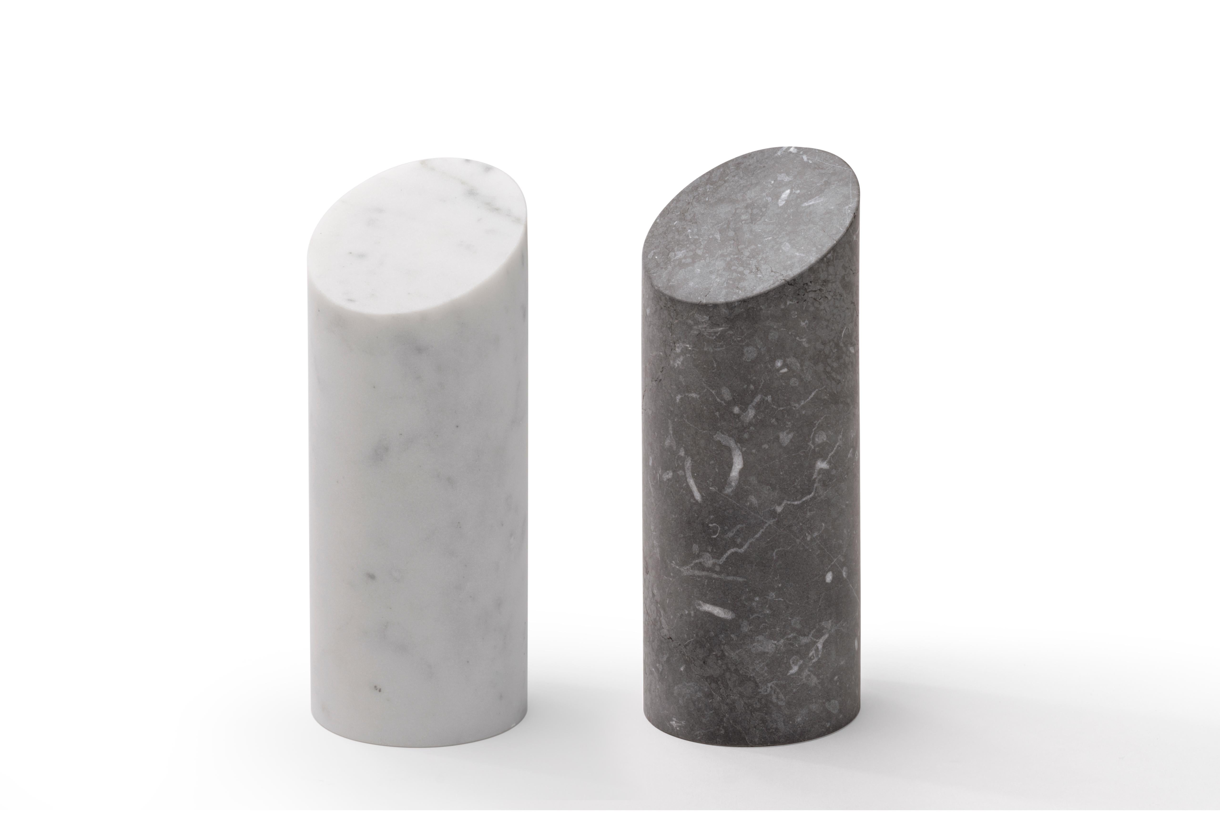 A collection of elegant paperweights in natural stone designed by Elisa Ossino for Salvatori. These pieces play with the simplicity of geometry in their cylindrical and cubed forms. Available in classic white Bianco Carrara and striking black Nero