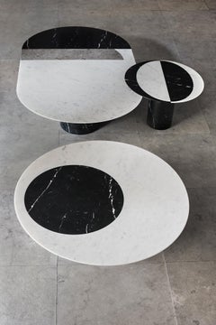 Table basse Salvatori Proiezioni en marbre noir, blanc et gris par Elisa Ossino