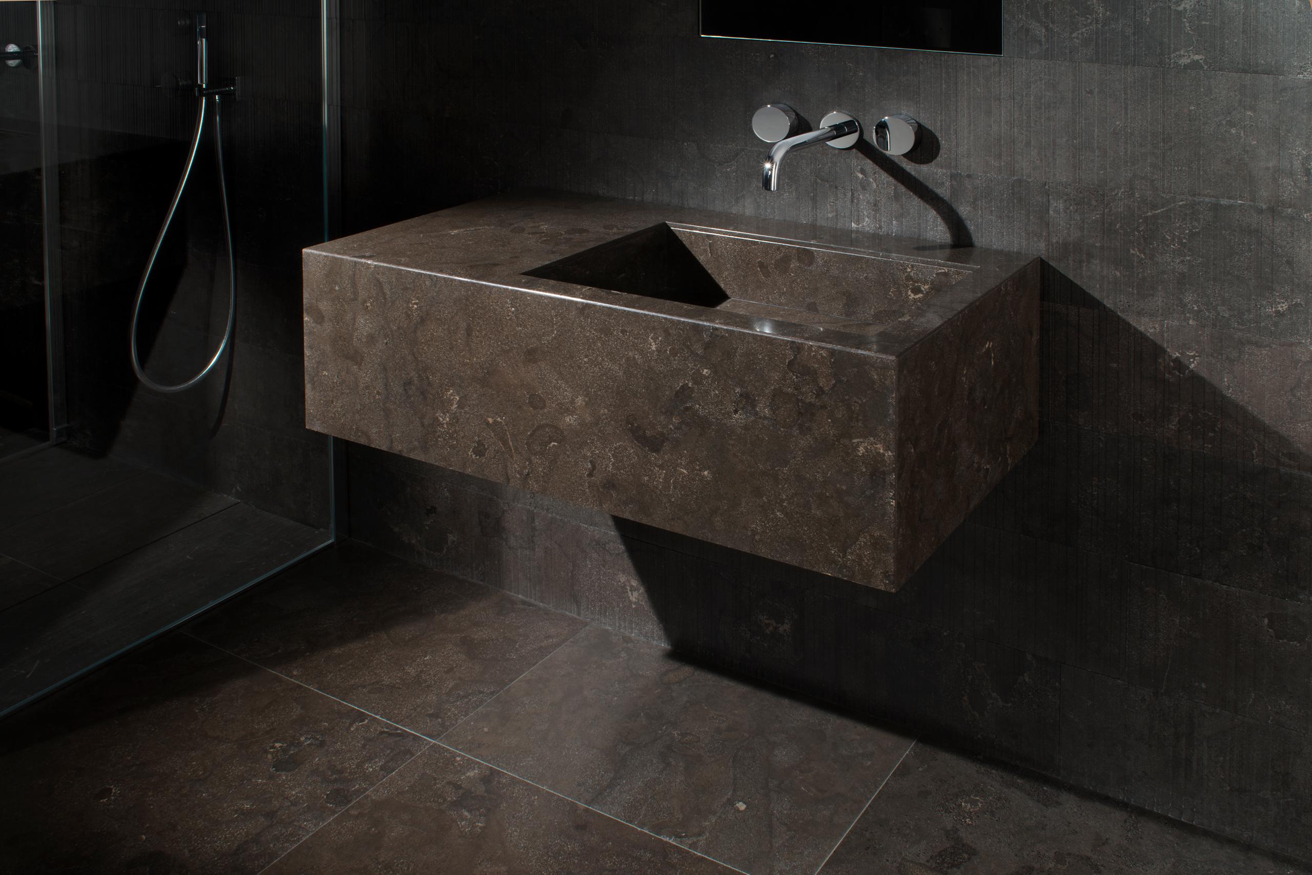 Contemporary Salvatori Stiletto 120 Wall-Mounted Basin & Sink For Sale