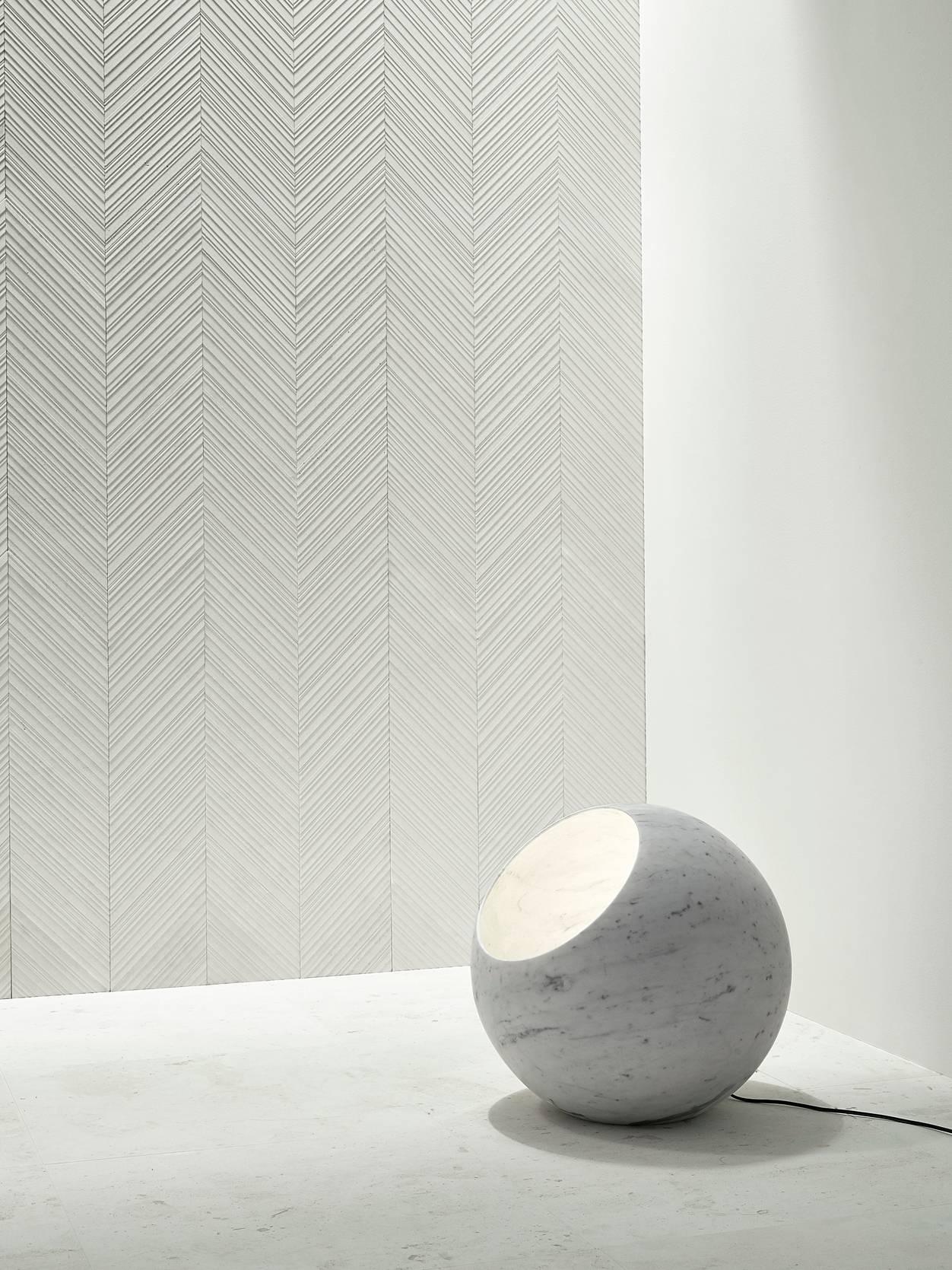 Contemporary Salvatori Urano Spherical Floor Lamp 50 in Bianco Carrara Marble by Elisa Ossino For Sale