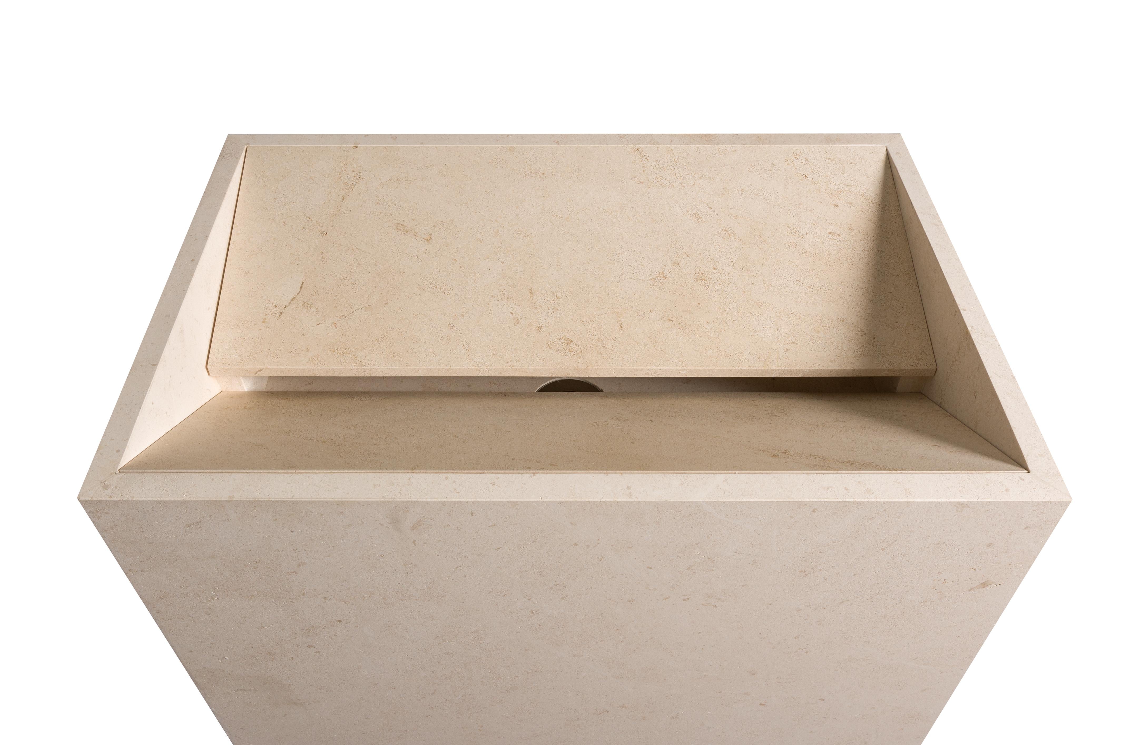 Italian Salvatori Vasco Medium Freestanding Basin in Honed Crema d'Orcia Stone For Sale
