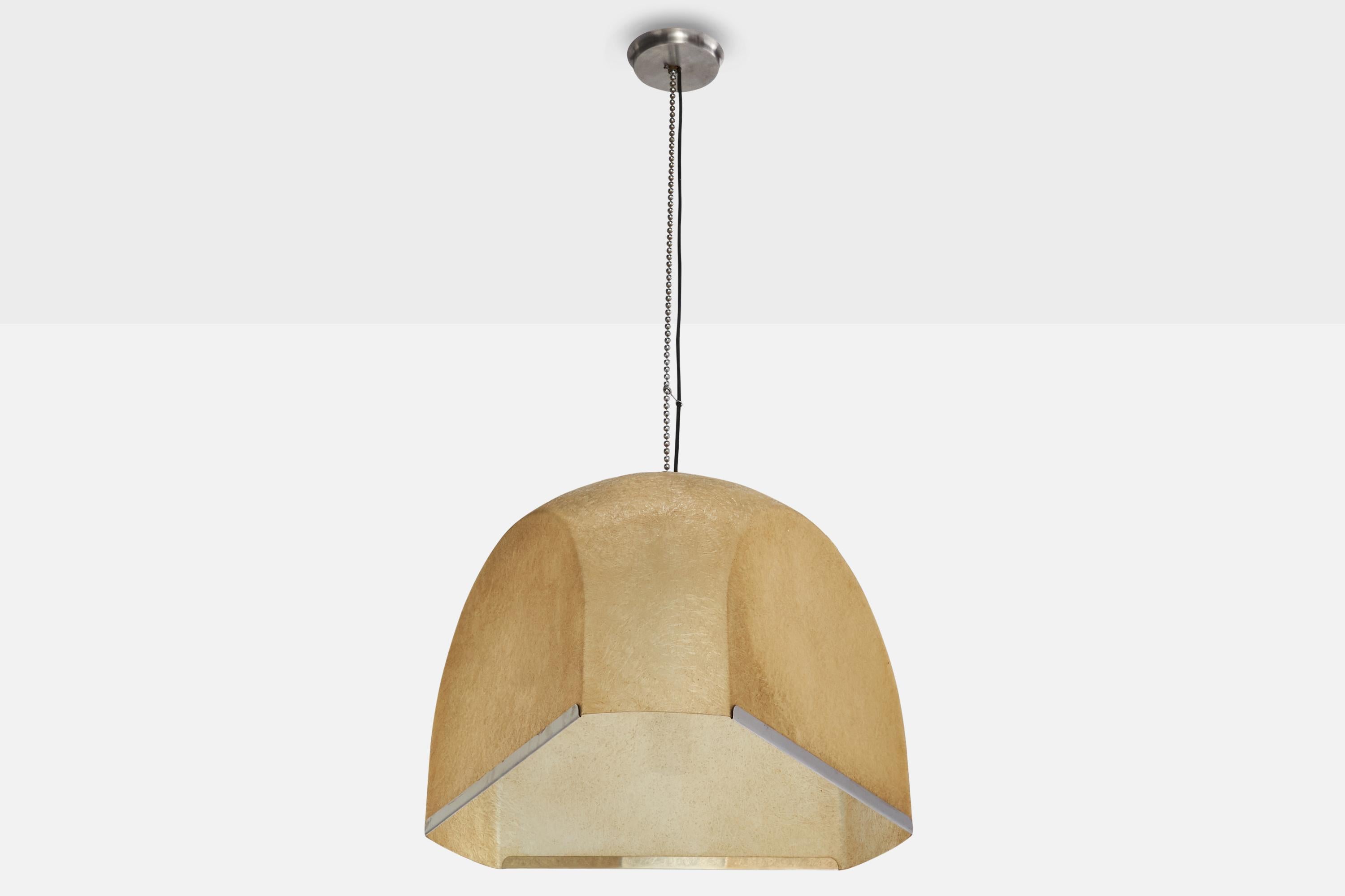 A metal and fiberglass pendant light designed by Salvatorre Gregorietti and produced by Valenti, Italy, 1960s.

Overall Dimensions (inches): 47.5” H x  20.5” Diameter

Dimensions of Canopy:  5” H x 5” W x .75” D

chain length: 31” H

Bulb