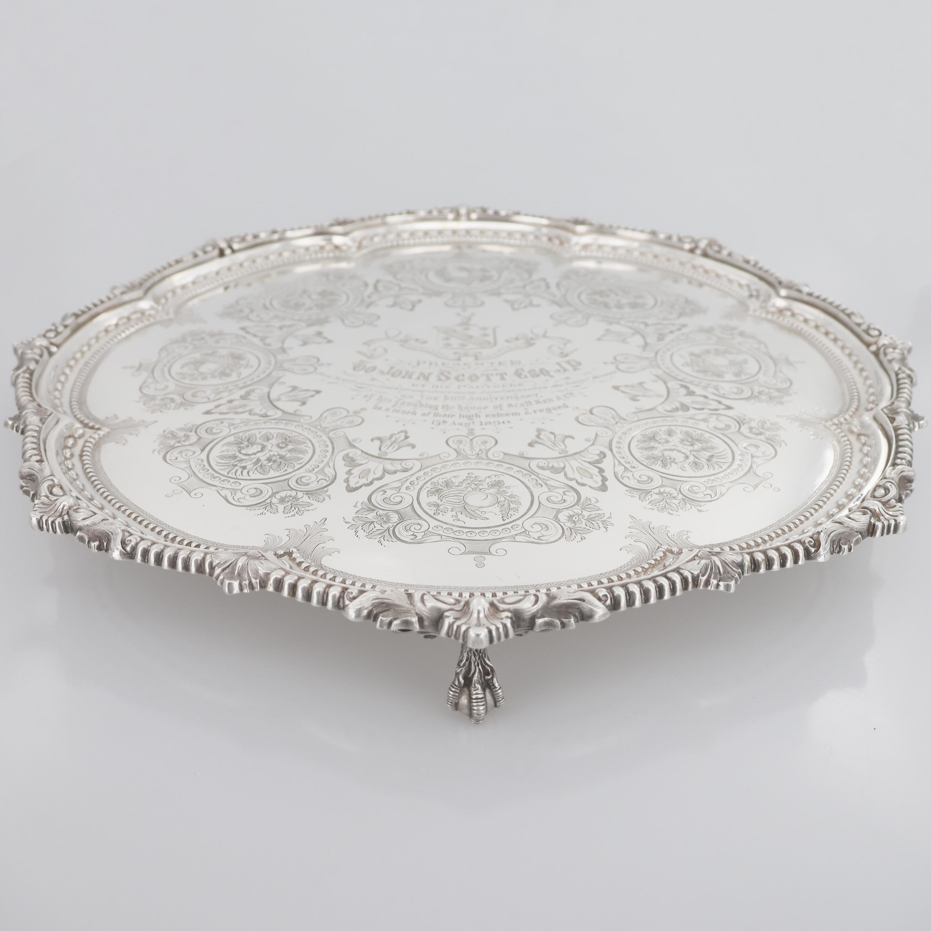 Vittoriano Salver in argento sterling Regina Vittoria, Martin, Hall & Co Ltd, Londra, 1888 in vendita