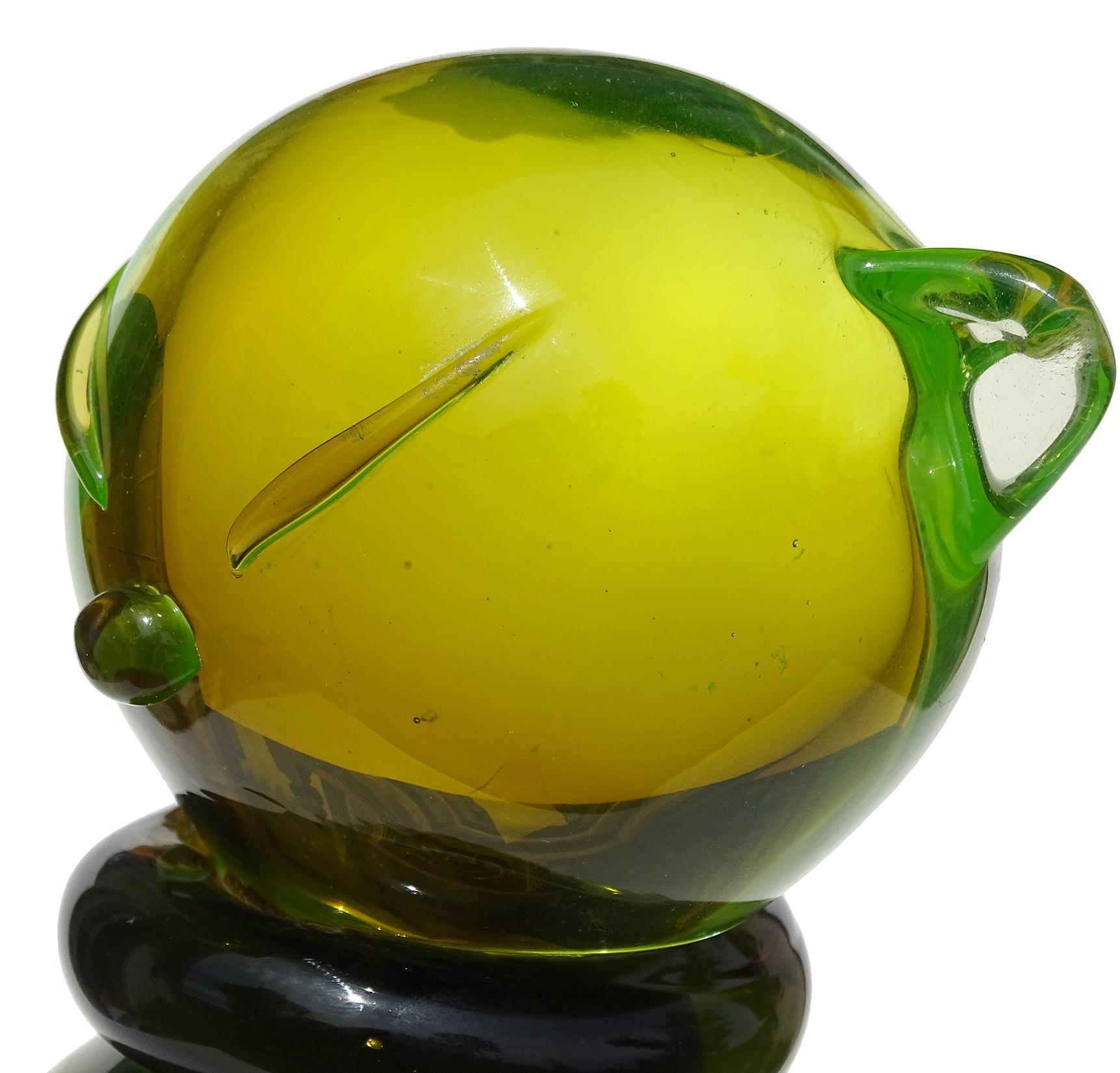 Hand-Crafted Salviati Barbini Murano Olive Green Uranium Italian Art Glass Cat Sculpture