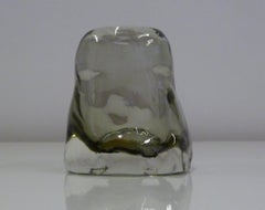Petit vase en verre fumé mural épais de forme libre Salviati Murano, Italie, 1950