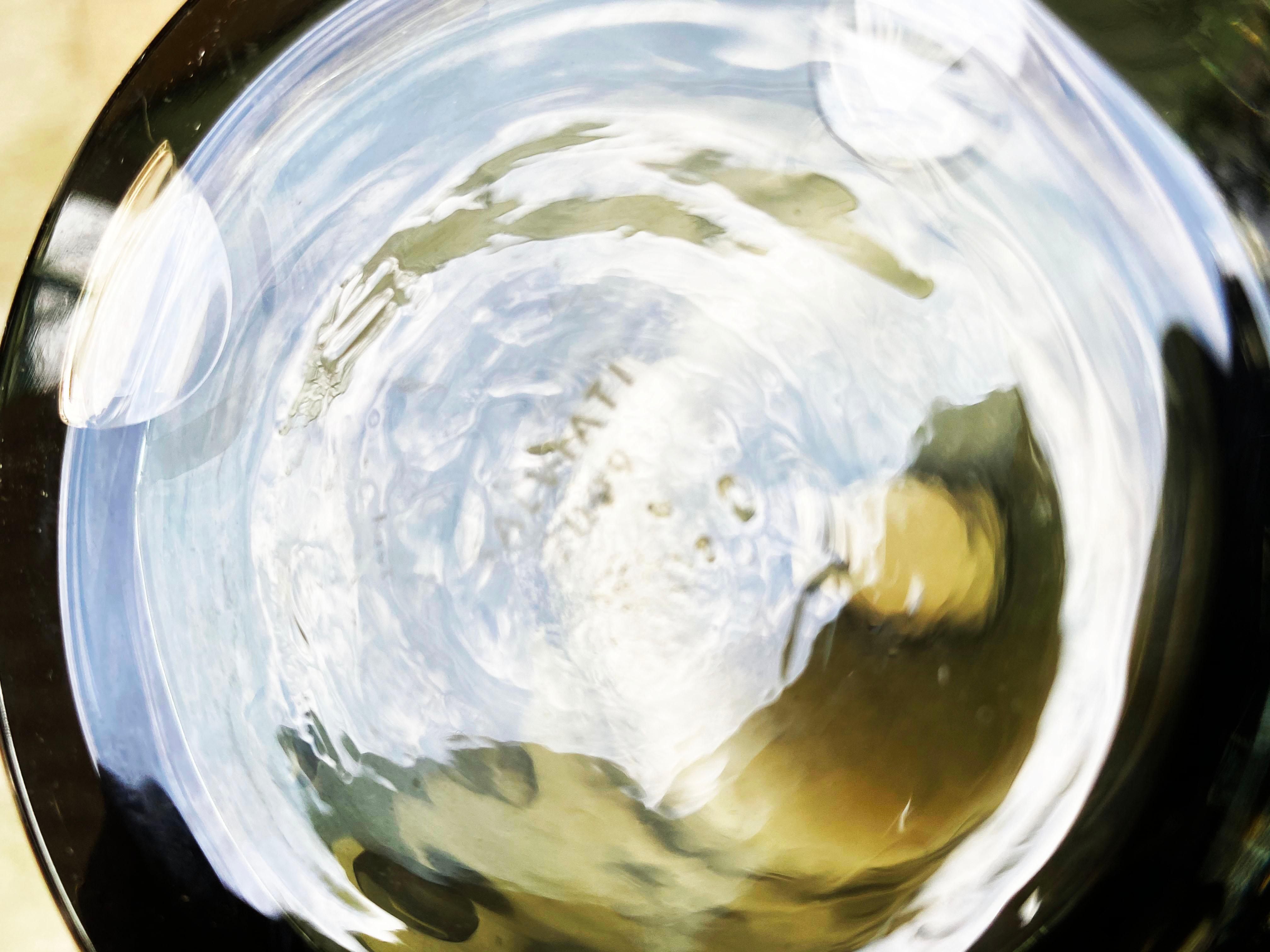Salviati Murano
par Renzo Stellon
Modèle Millebolle
2 vases coniques décorés de grosses bulles grises
en verre Murano gris fumé
Signé et daté 2009
Mesures : 43 H x 24 D
Nouveau en stock dans leur boîte d'origine
1650 euros par