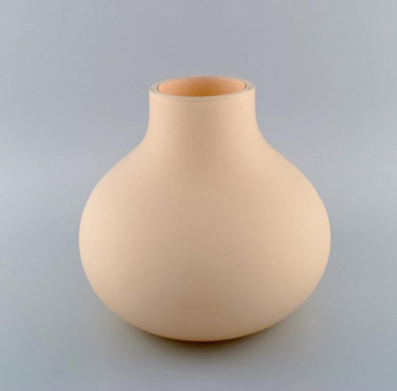 Contemporary Salviati, Murano, Drop-Shaped Vase in Delicate Pink Mouth-Blown Art Glass For Sale