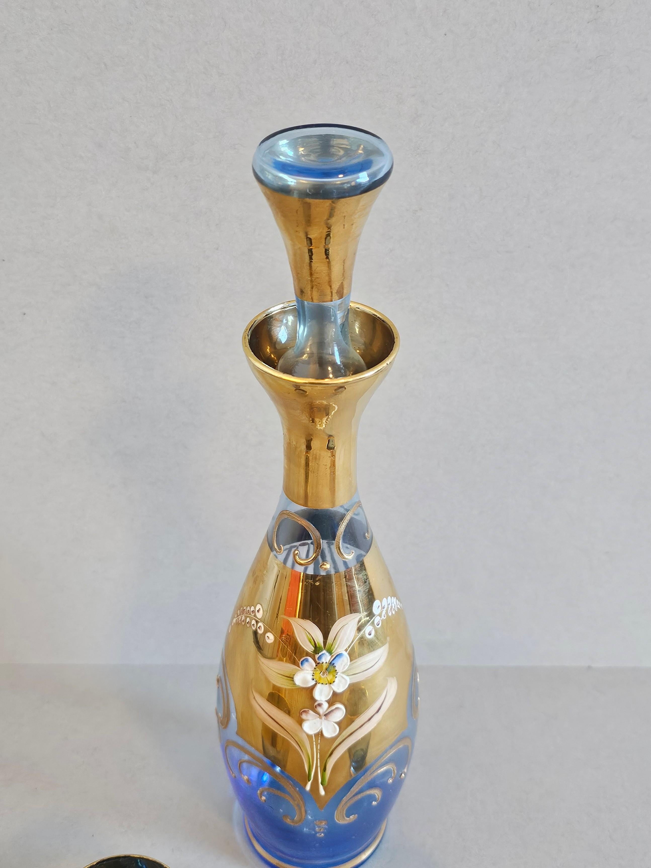 Ensemble de carafes à décanter et à liqueur cordiale en verre doré et émaillé bleu de Murano en vente 2