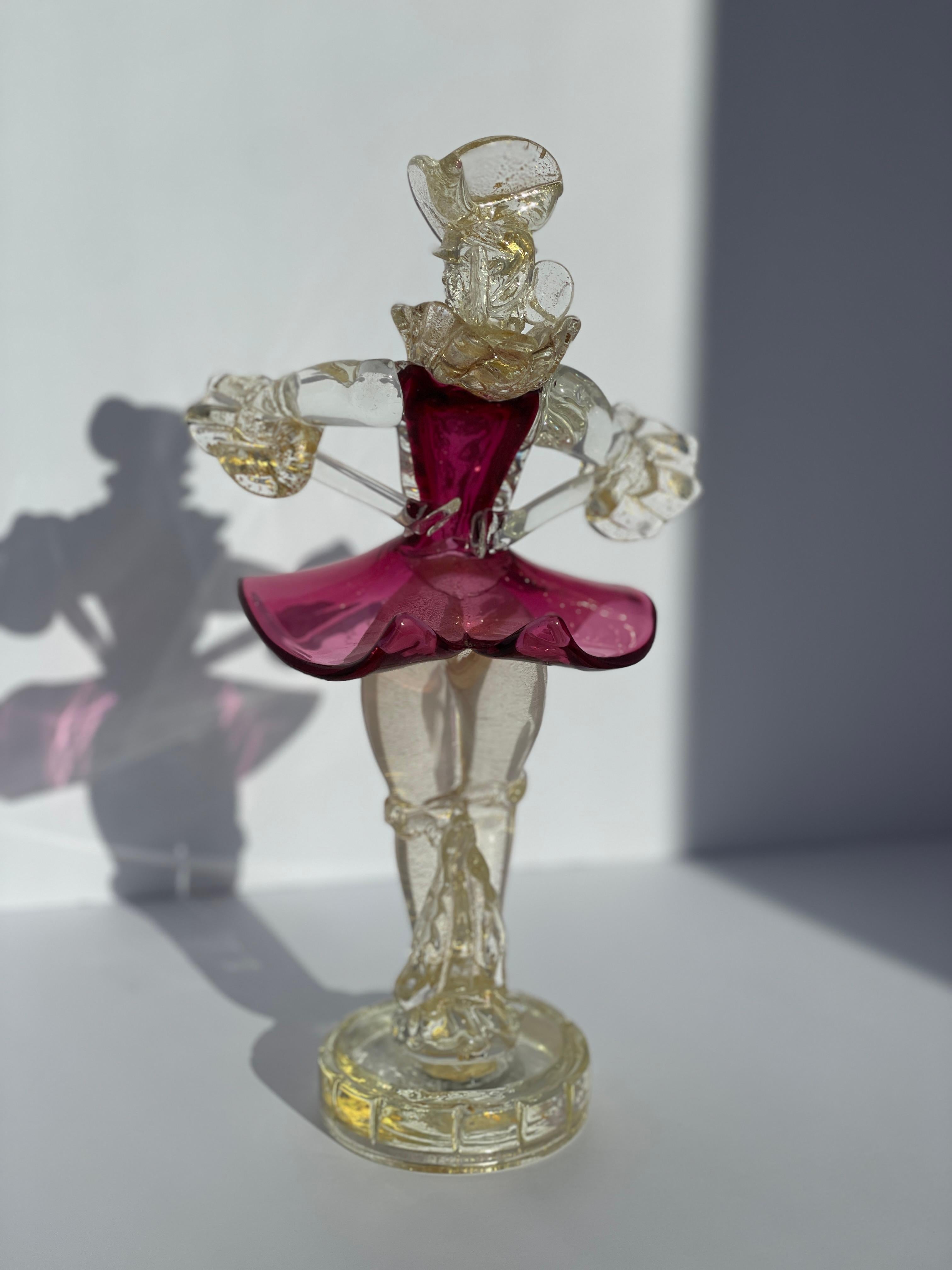 Salviati Cristal de Murano Siglo XVII Figura Hombre Hoja de Oro Arándano Italia mediados del siglo XX en venta