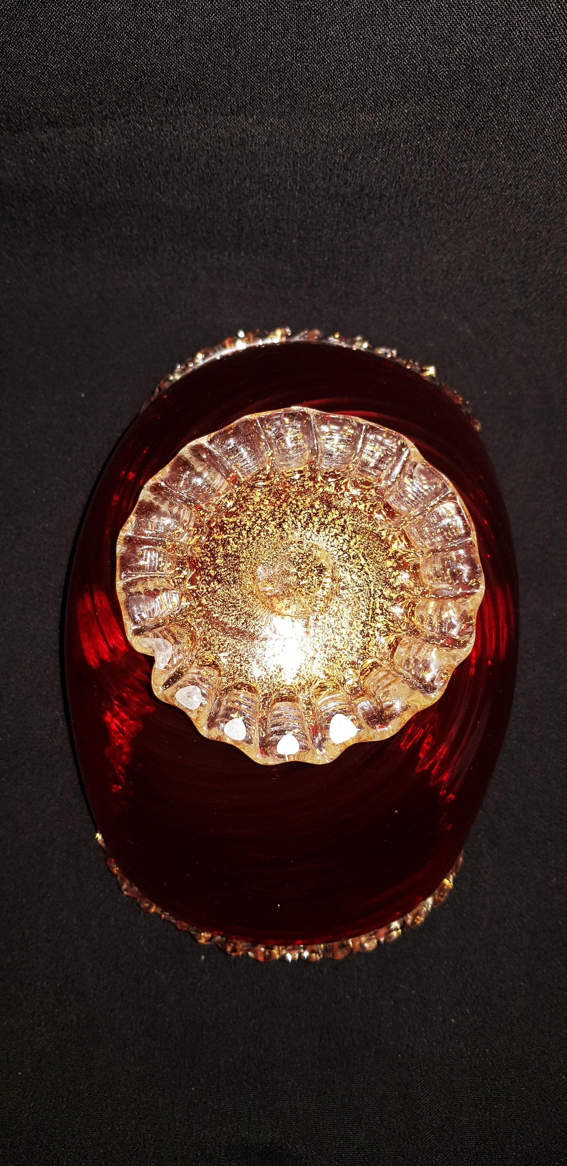 Hand-Crafted Salviati Murano Glass Bowl with Gold Leaf For Sale