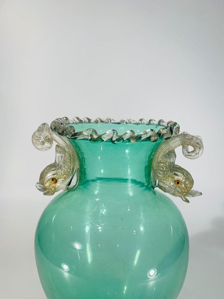 Große Vase aus grünem Murano-Glas mit Gold von Salviati, um 1930. (Appliqué) im Angebot