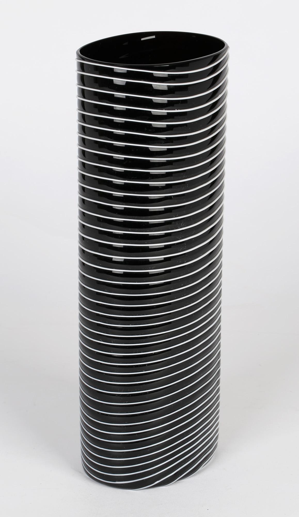 Salviati Murano Italian Trailed Design Black & White Art Glass Vase, 1997 In Good Condition For Sale In Bishop's Stortford, Hertfordshire