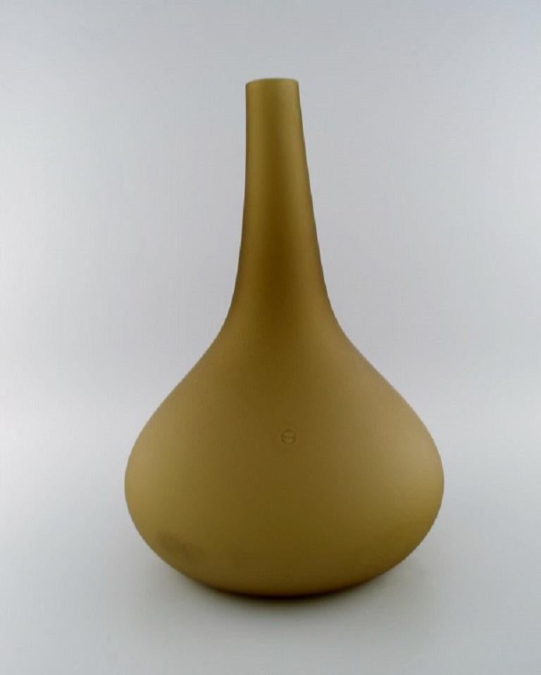 italien Salviati, Murano, grand vase en forme de goutte d'eau en verre d'art soufflé à la bouche fumé en vente