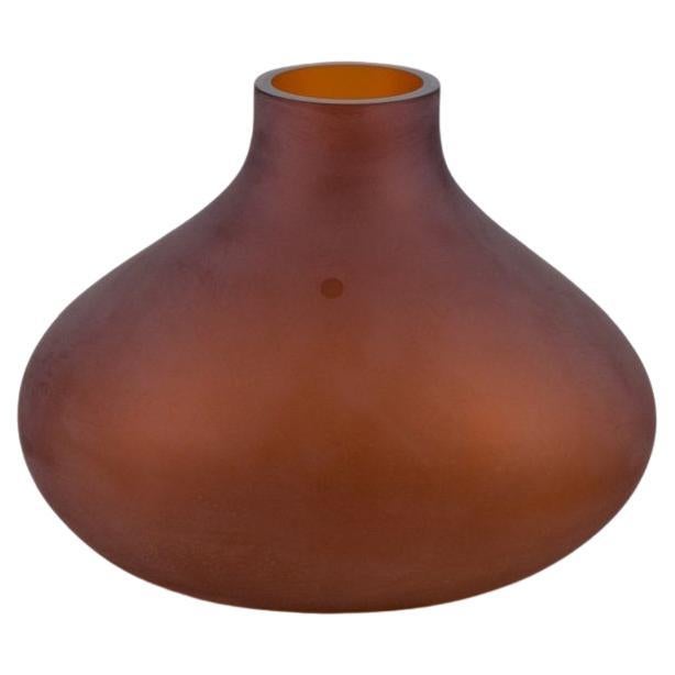 Salviati, Murano, grand vase en verre d'art soufflé à la main marron, vers 2000 en vente