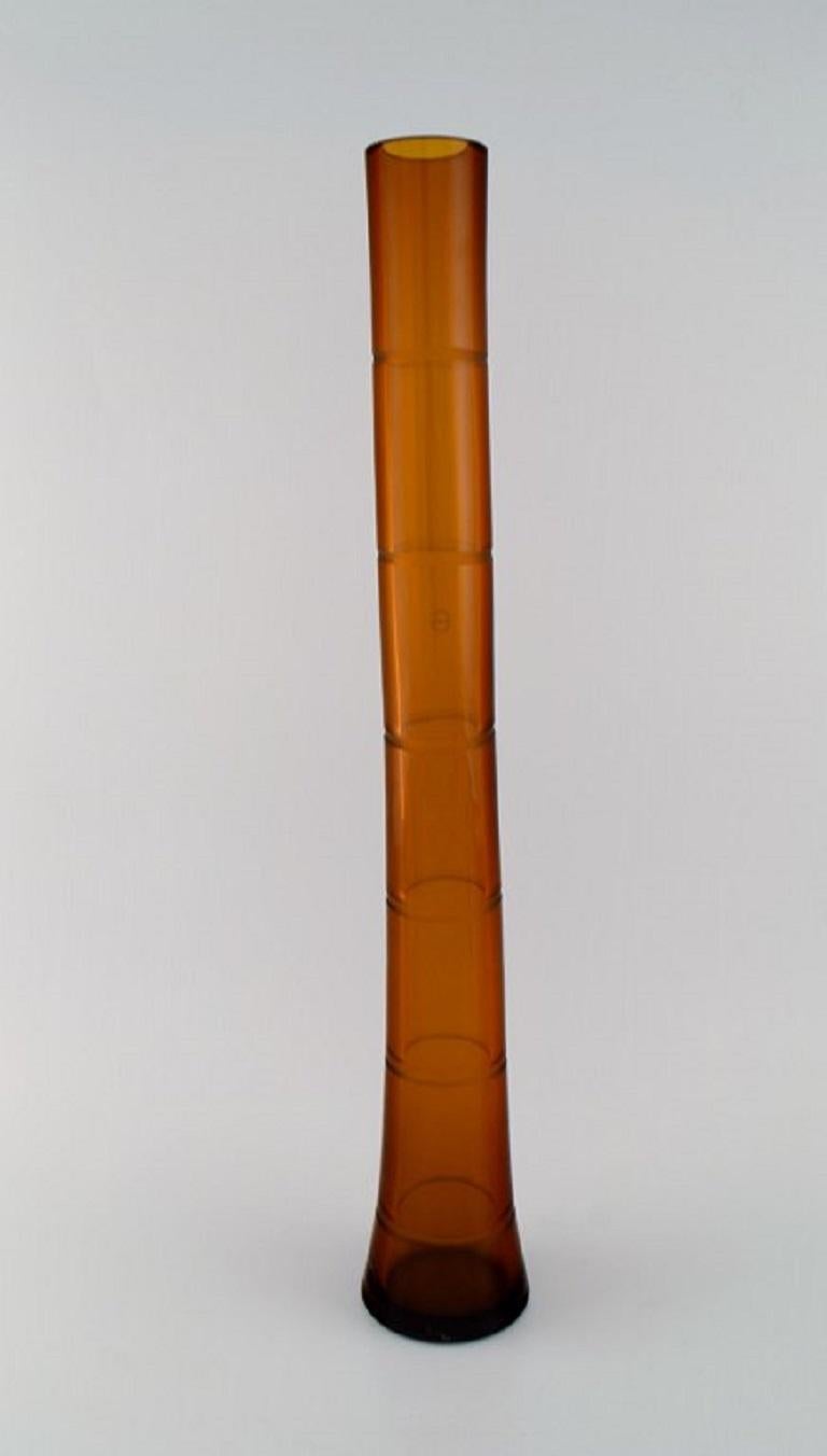 Salviati, Murano. Große Vase aus mundgeblasenem Kunstglas. Datiert 2005.
Maße: 59 x 10 cm.
In ausgezeichnetem Zustand.
Gestempelt.