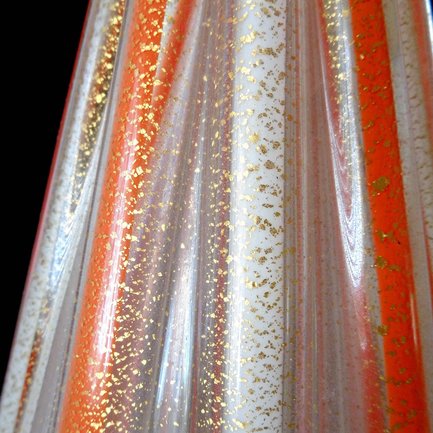 Fait main Carafe Genie des années 1950 en verre d'art italien de Murano de Salviati, orange, blanc et mouchetures d'or en vente
