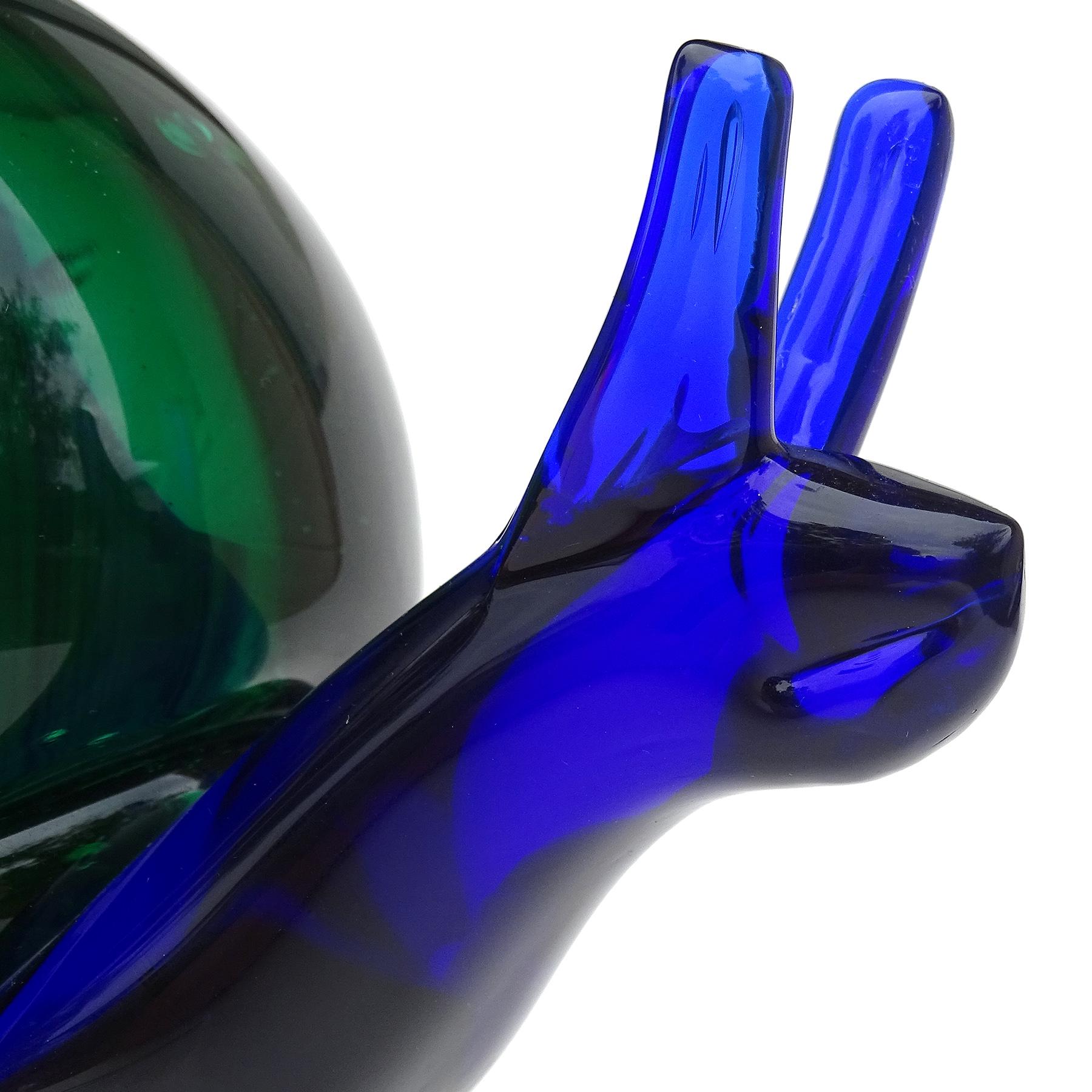 Beautiful, and large, vintage Murano hand blown Sommerso green with bubbles and cobalt blue Italian art glass snail sculpture. Documented to the Salviati company, and attributed to designer Luciano Gaspari. The figure is nicely sculpted, with little