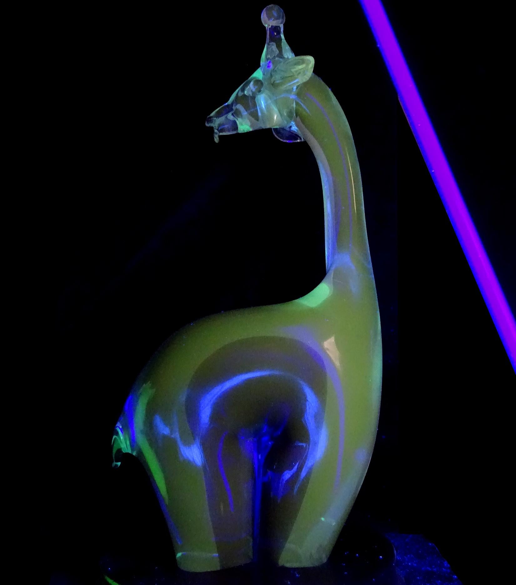 Salviati Murano Sommerso Blue Over Cobalt Italian Art Glass Giraffe Sculpture In Good Condition For Sale In Kissimmee, FL
