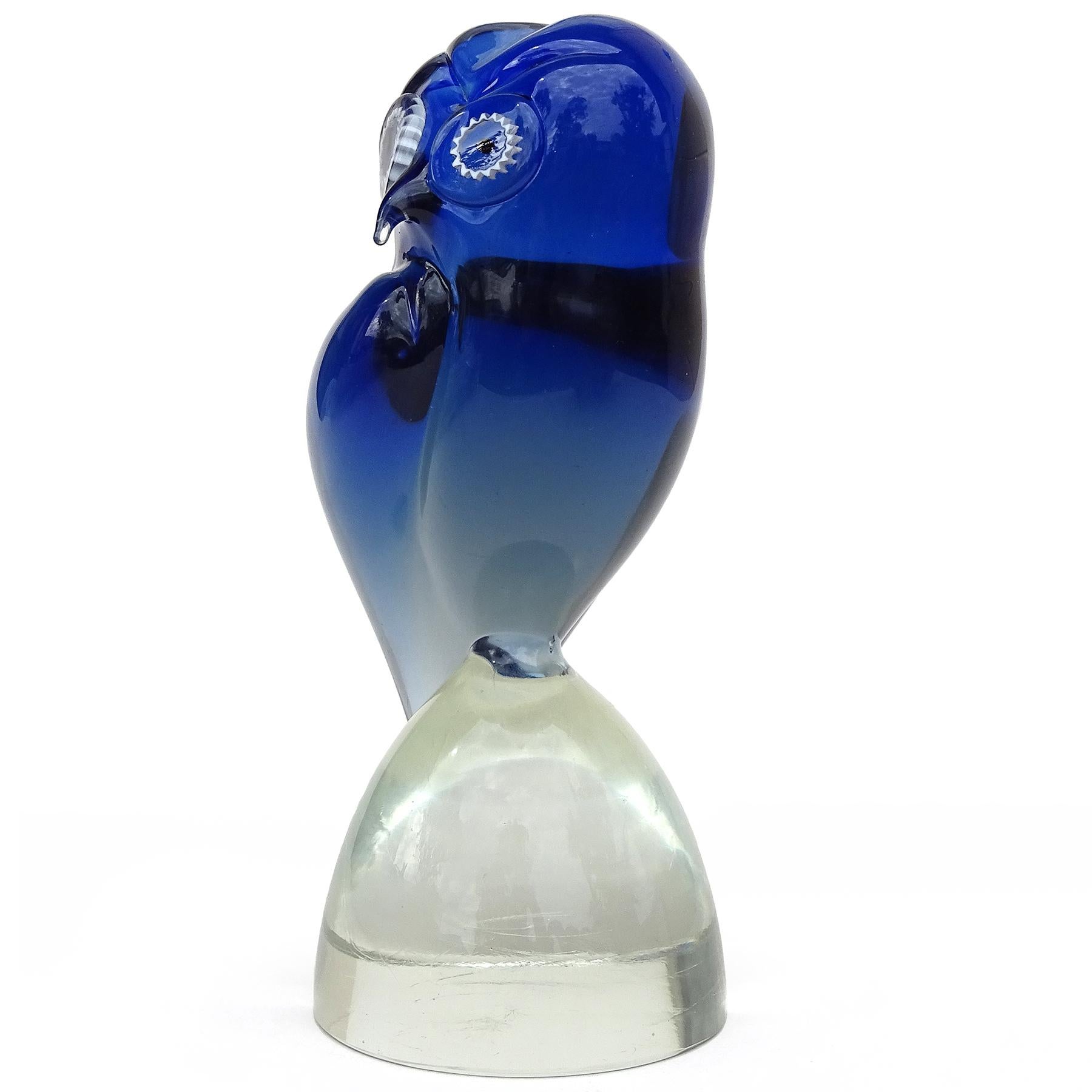 Skulptur einer Eule aus kobaltblauem italienischem Murano Sommerso-Kunstglas von Salviati (Italienisch) im Angebot