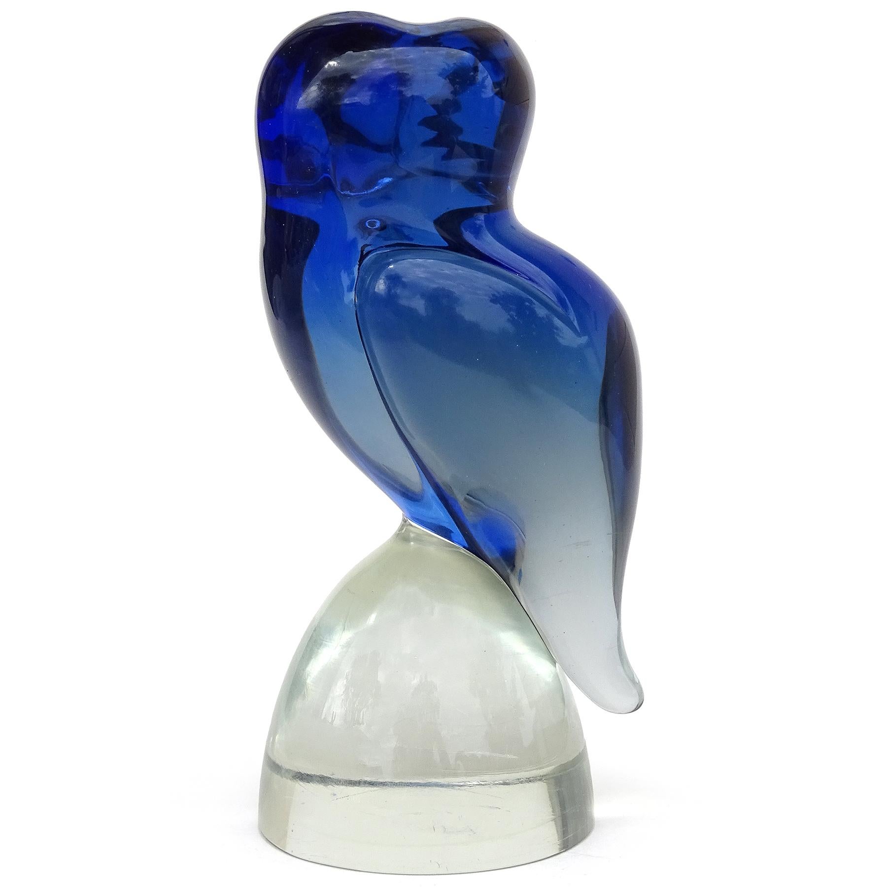 Salviati Murano Sommerso Cobalt Blue Italian Art Glass Owl Bird Figure Sculpture In Good Condition For Sale In Kissimmee, FL