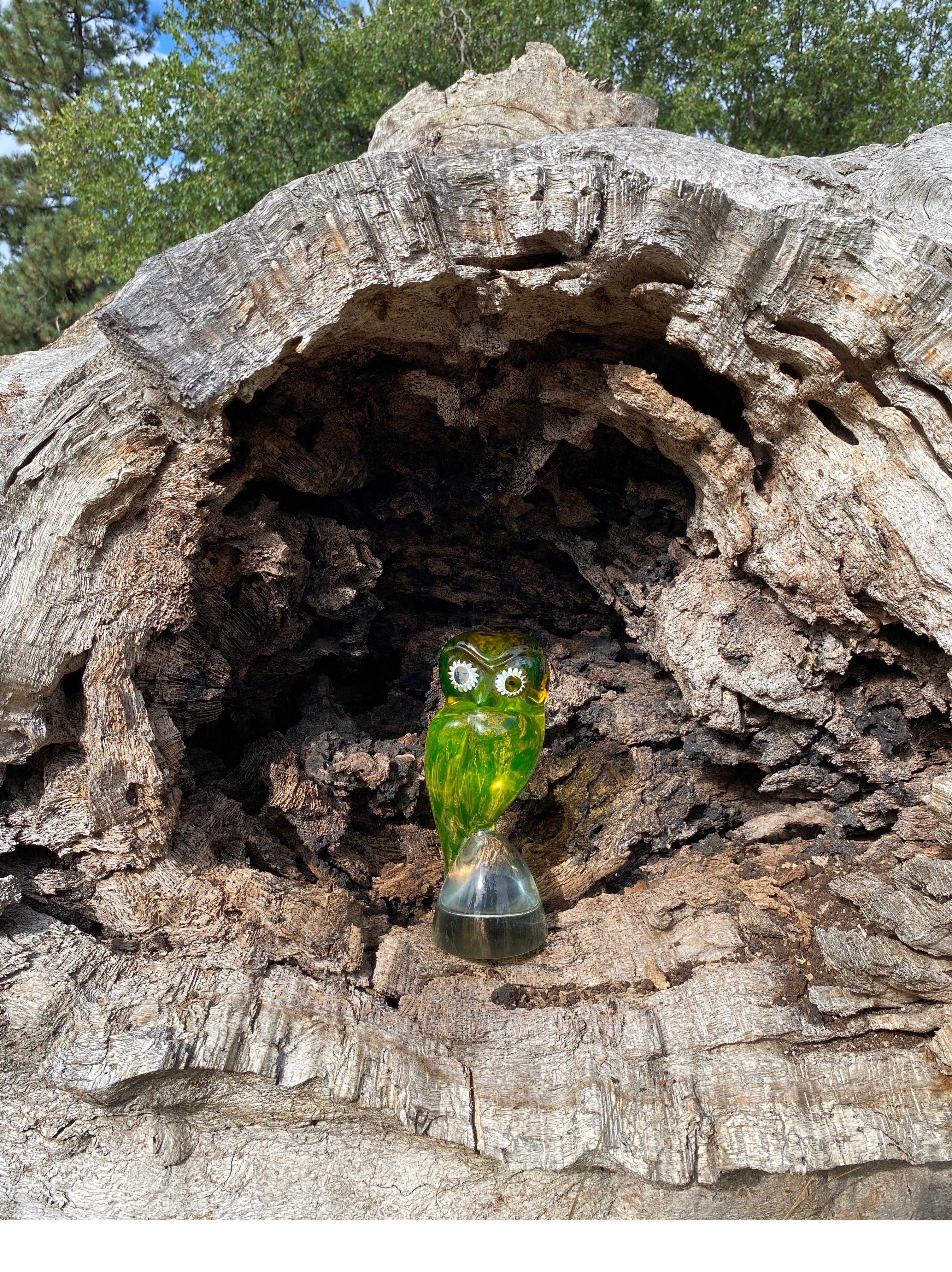 Italian Salviati Murano Sommerso Uranium Glass Perched Hoot Owl Sculpture
