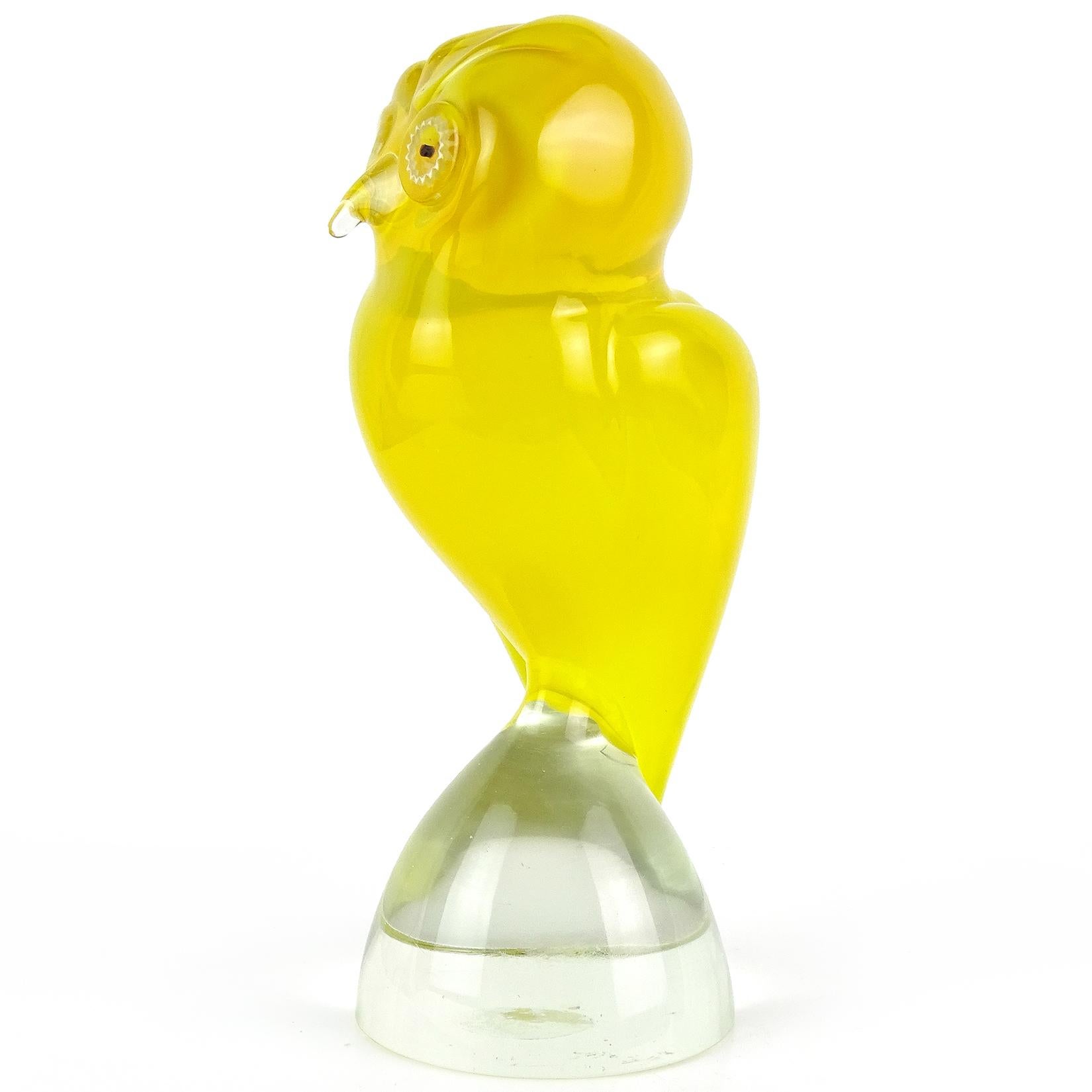 Salviati Murano Sommerso Yellow Murrine Eye Italian Art Glass Owl Bird Sculpture (Moderne der Mitte des Jahrhunderts)