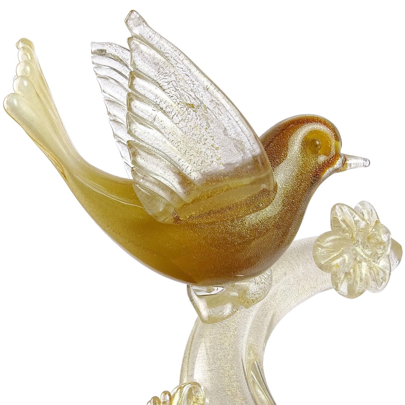 Hand-Crafted Salviati Murano White Amber Gold Italian Art Glass Birds Centerpiece Sculptures For Sale